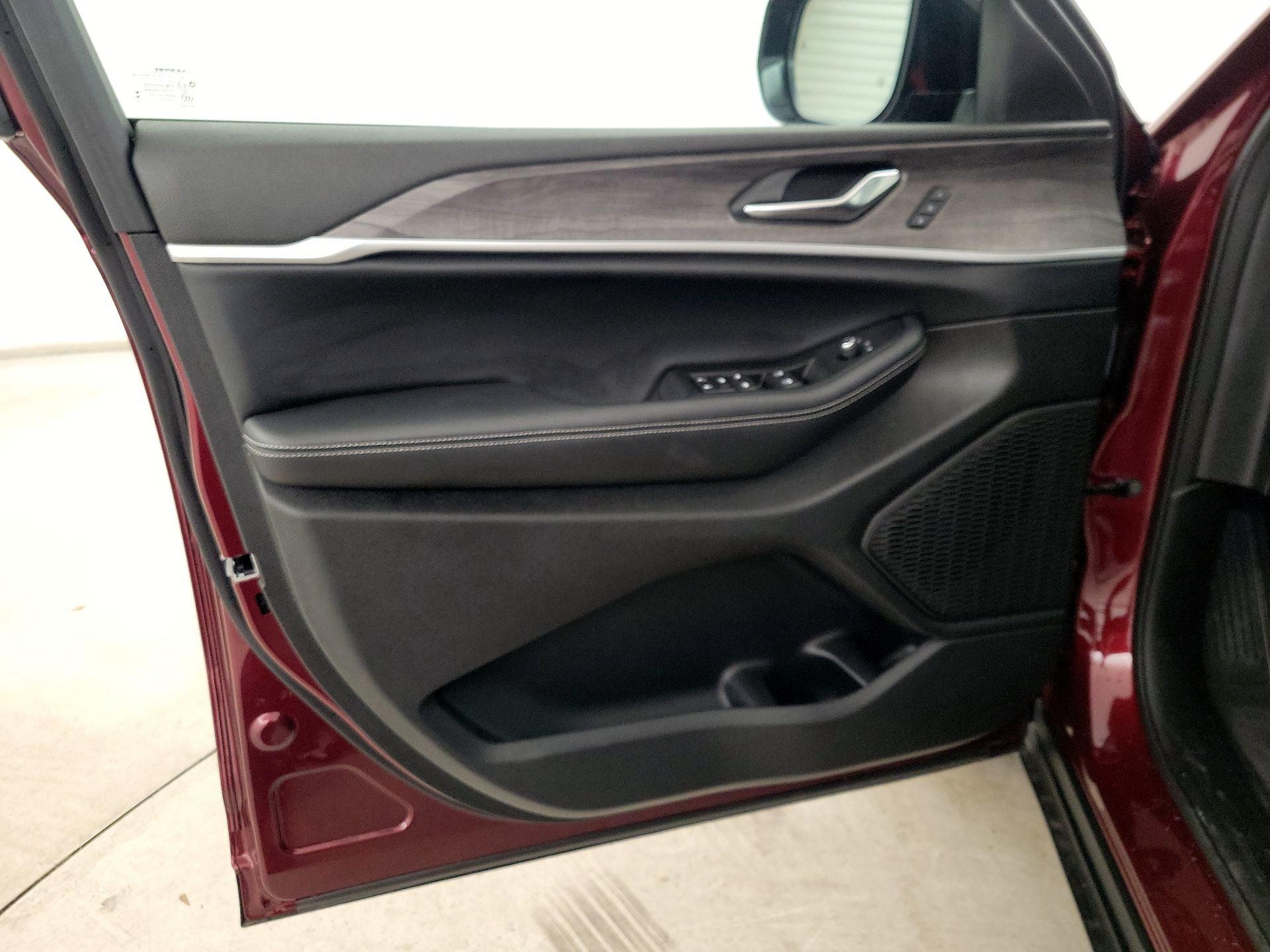 Thumbnail: 2025 Jeep Grand Cherokee - 12