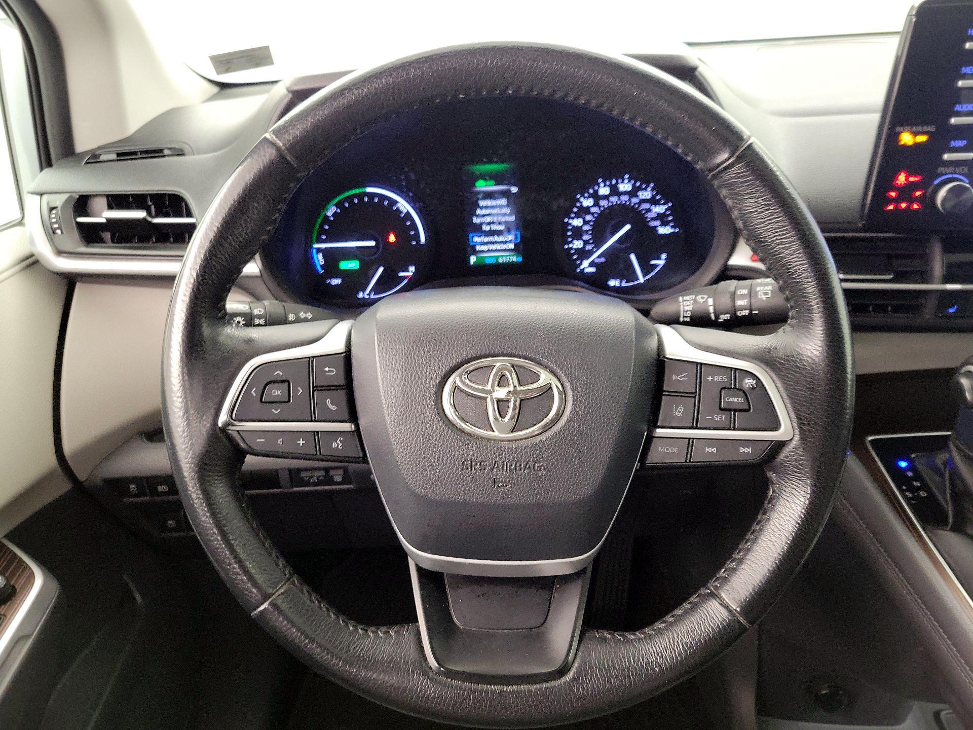 Thumbnail: 2021 Toyota Sienna - 10