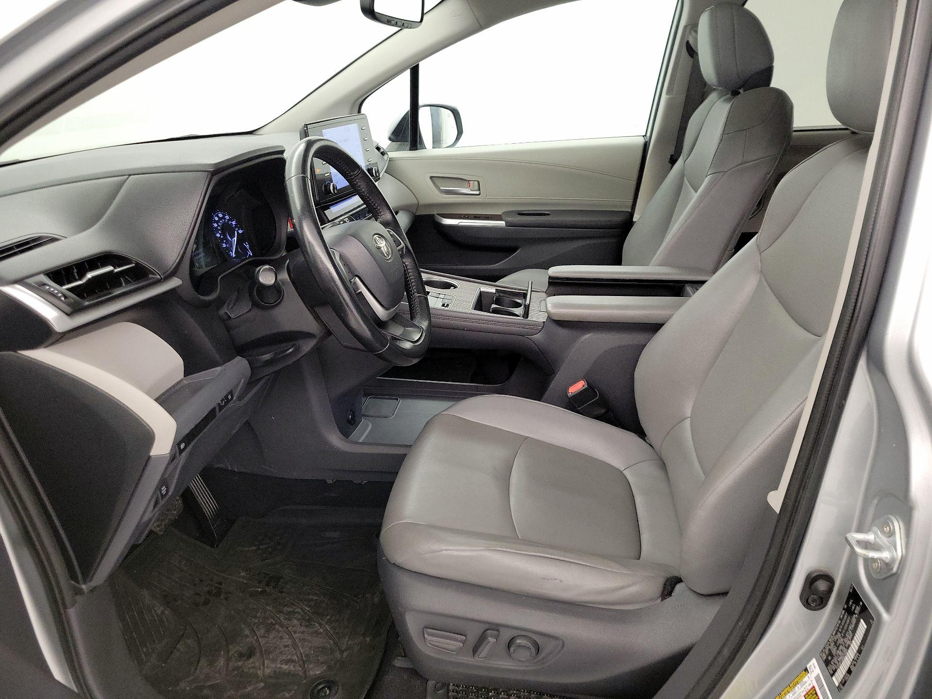 Thumbnail: 2021 Toyota Sienna - 11