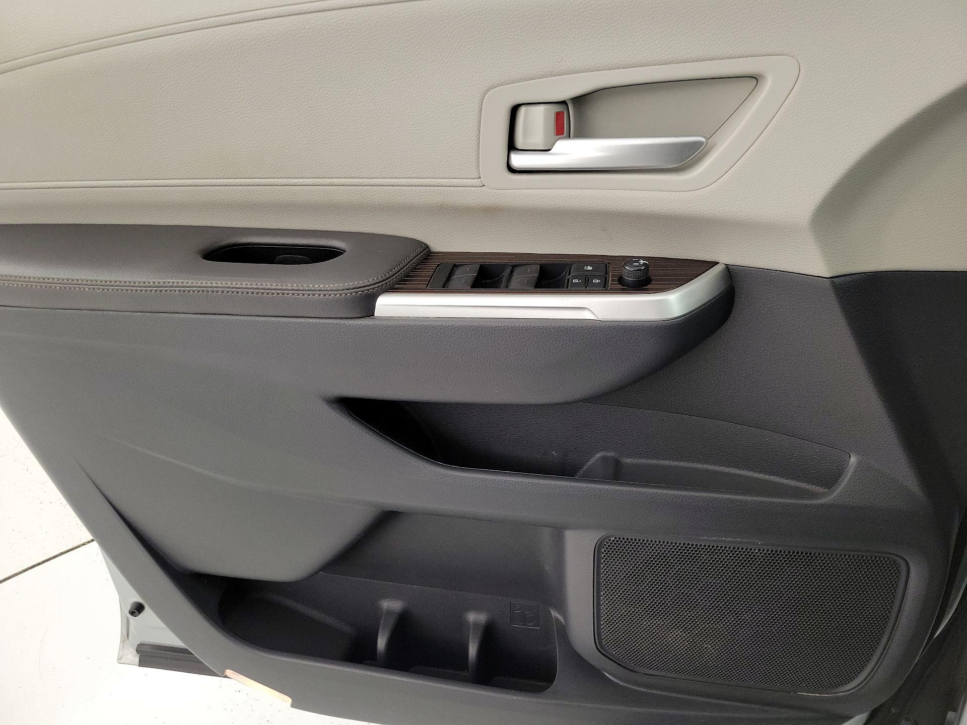 Thumbnail: 2021 Toyota Sienna - 12