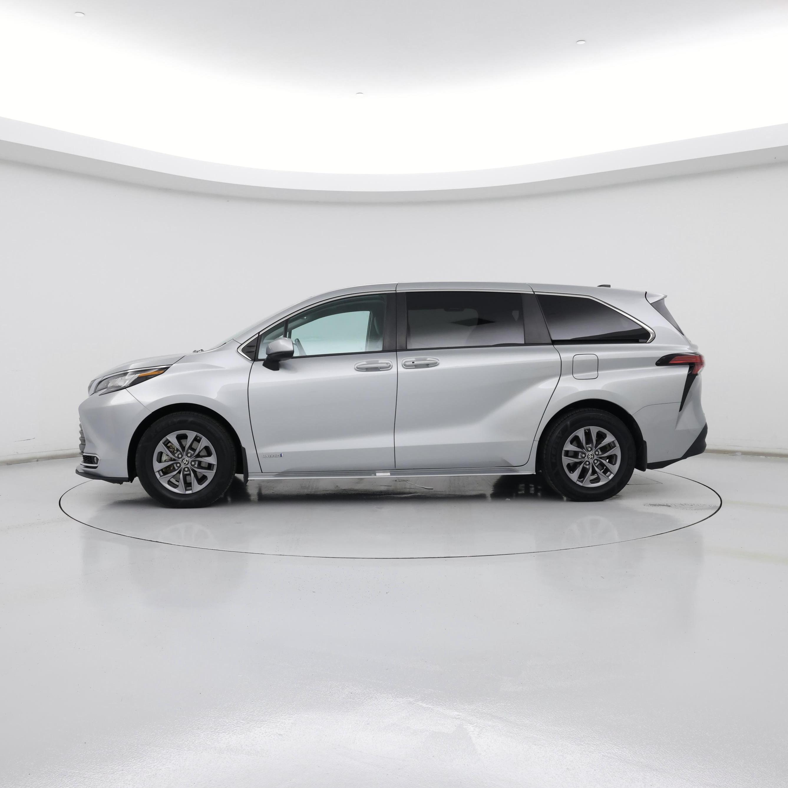 Thumbnail: 2021 Toyota Sienna - 3