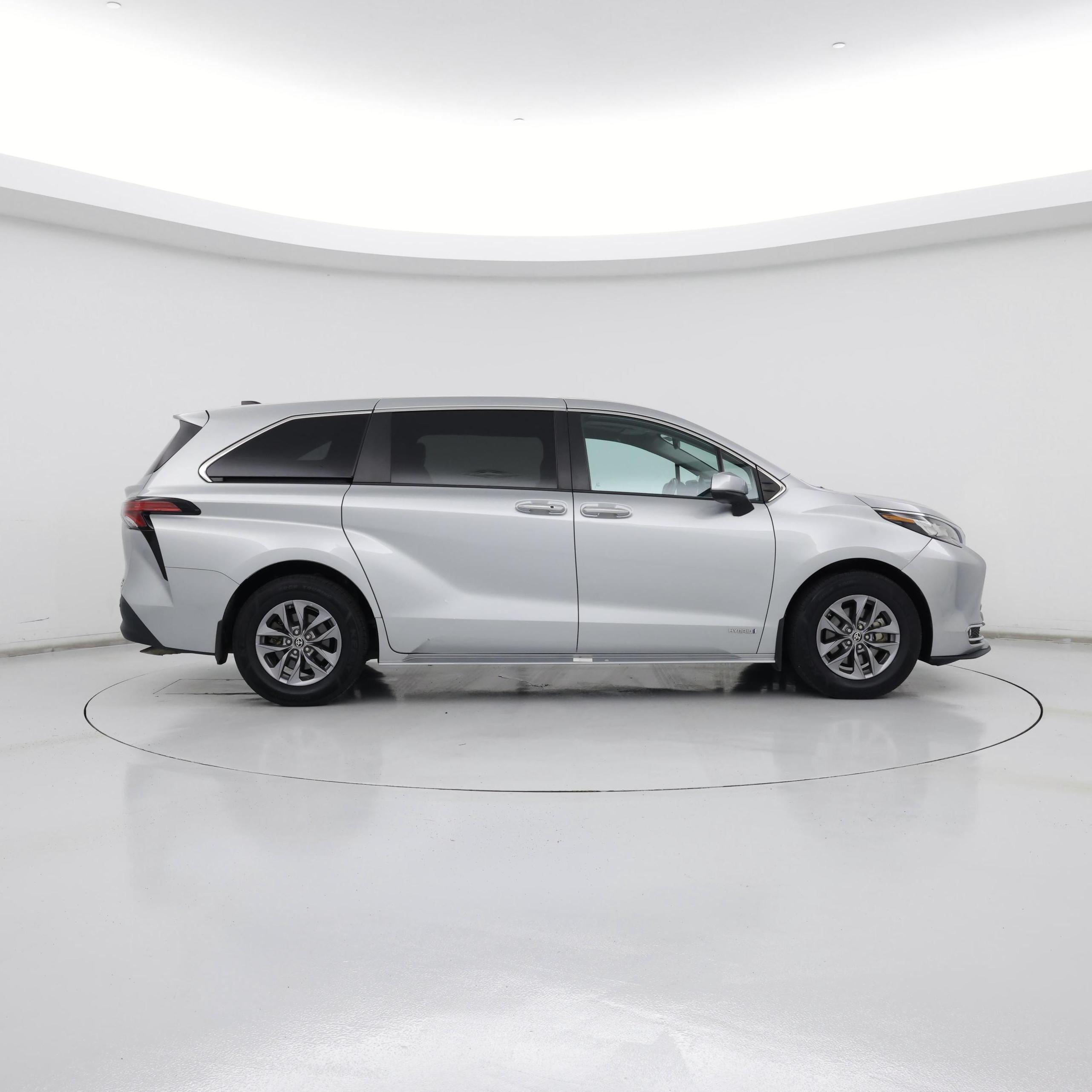 Thumbnail: 2021 Toyota Sienna - 7