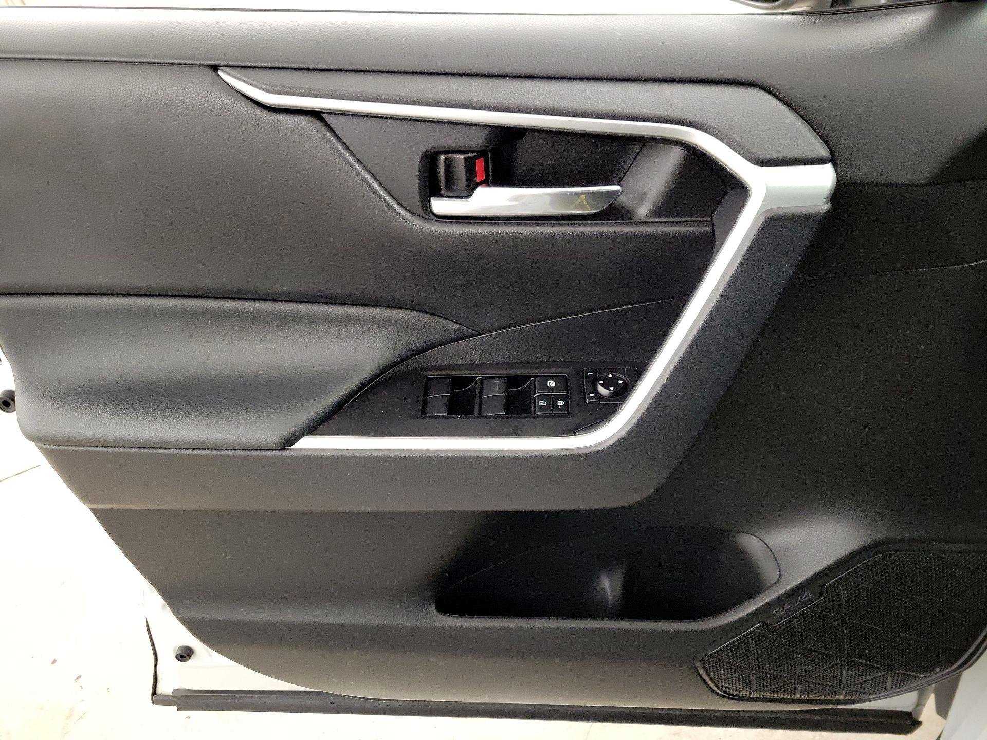 Thumbnail: 2021 Toyota RAV4 - 12