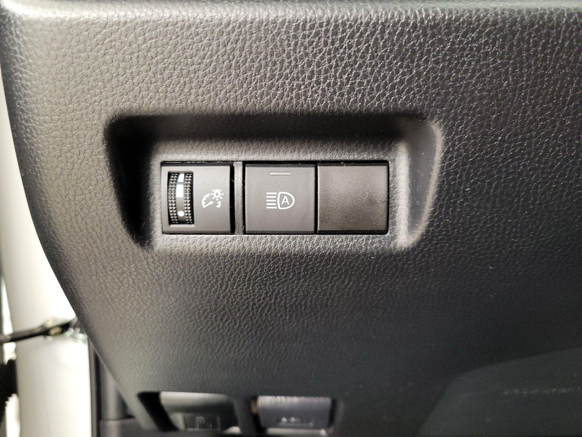 Thumbnail: 2021 Toyota RAV4 - 13