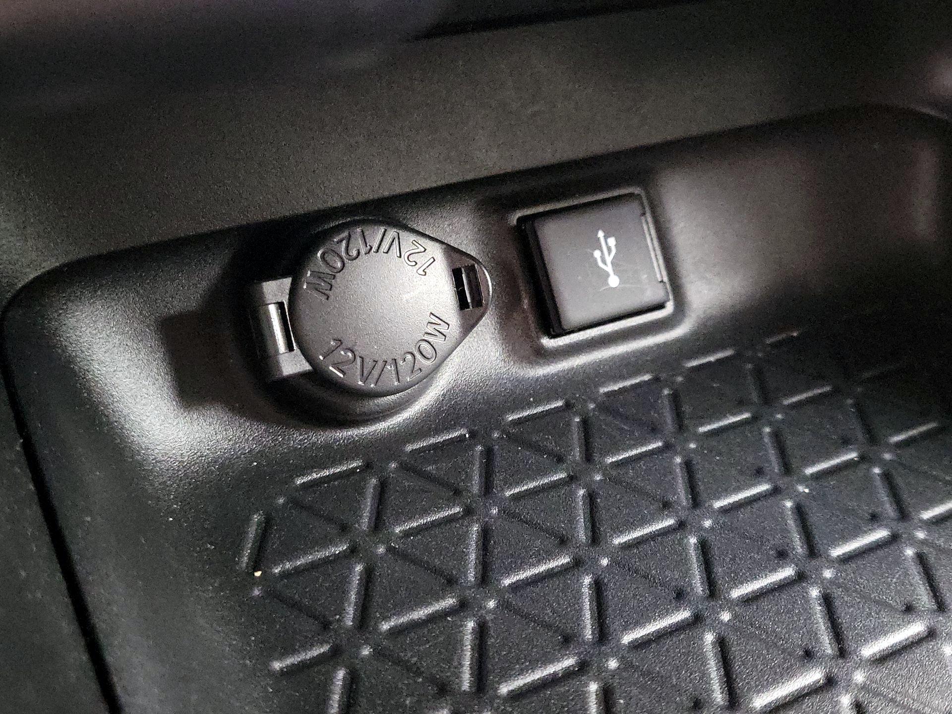 Thumbnail: 2021 Toyota RAV4 - 18