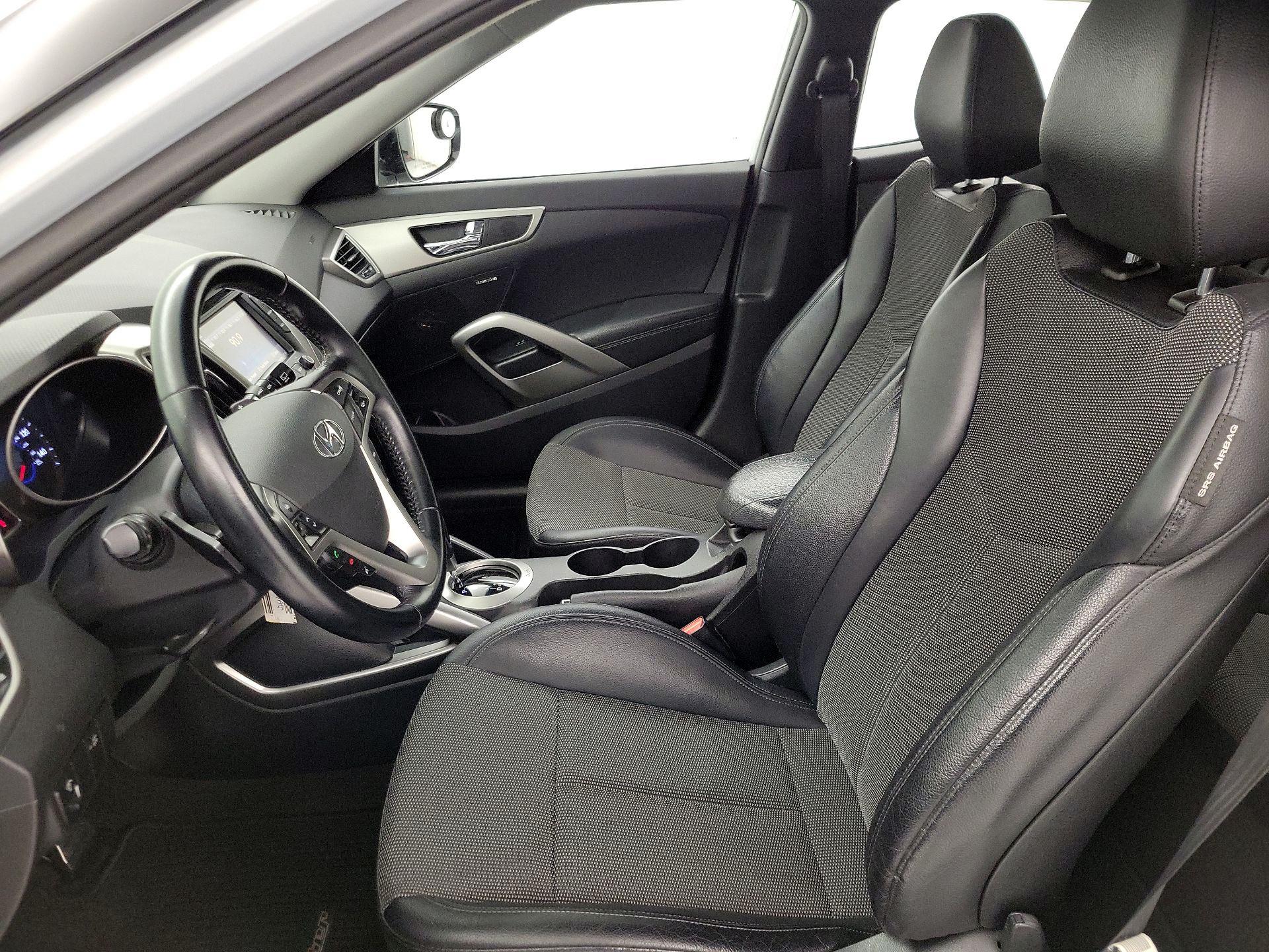 Thumbnail: 2015 Hyundai Veloster - 11