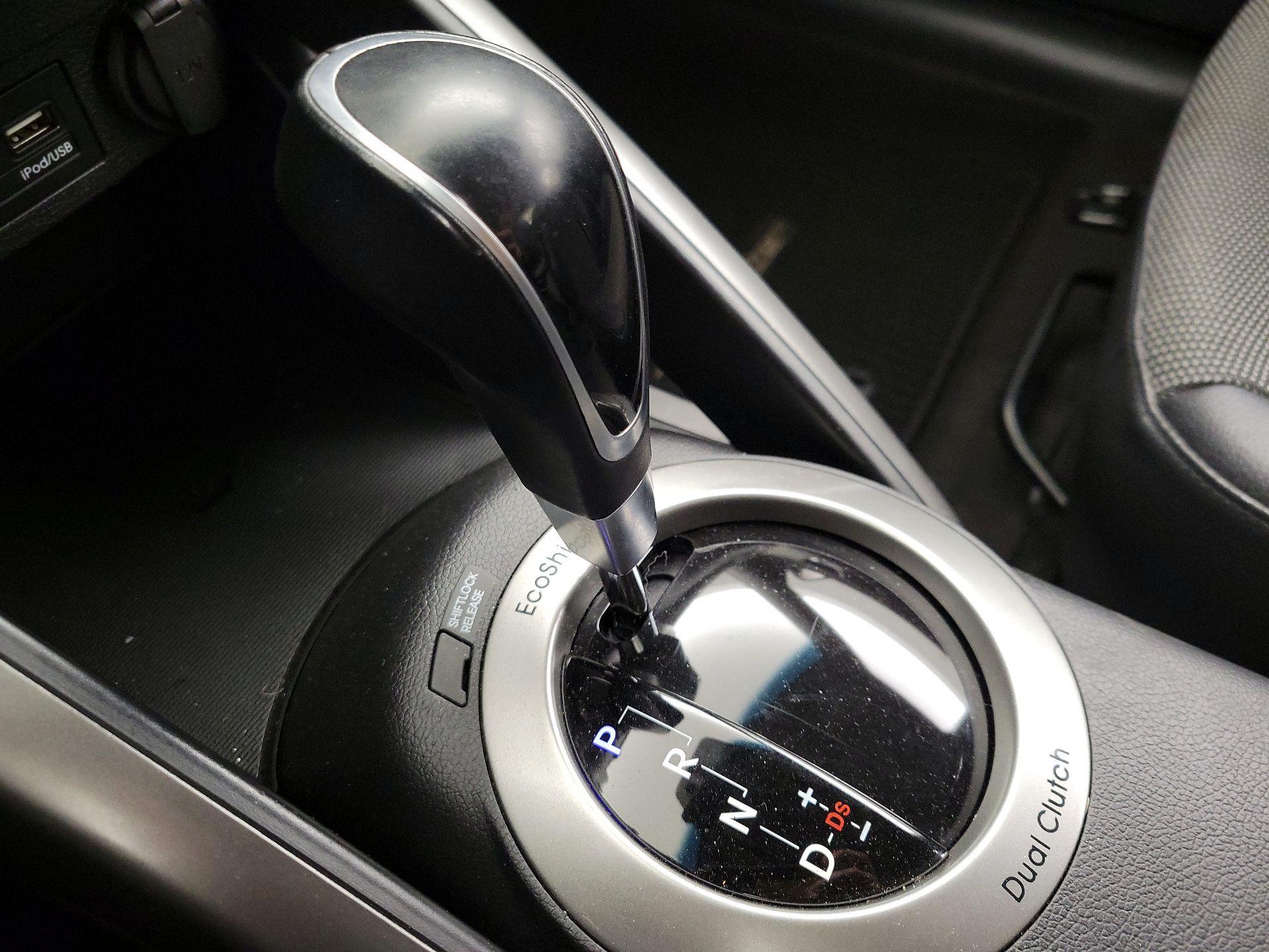 Thumbnail: 2015 Hyundai Veloster - 17