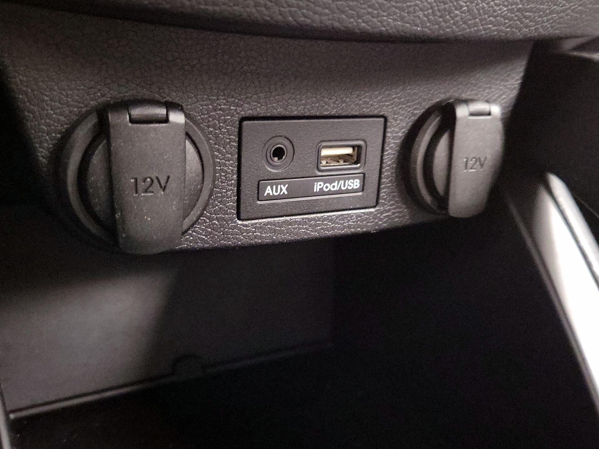 Thumbnail: 2015 Hyundai Veloster - 18