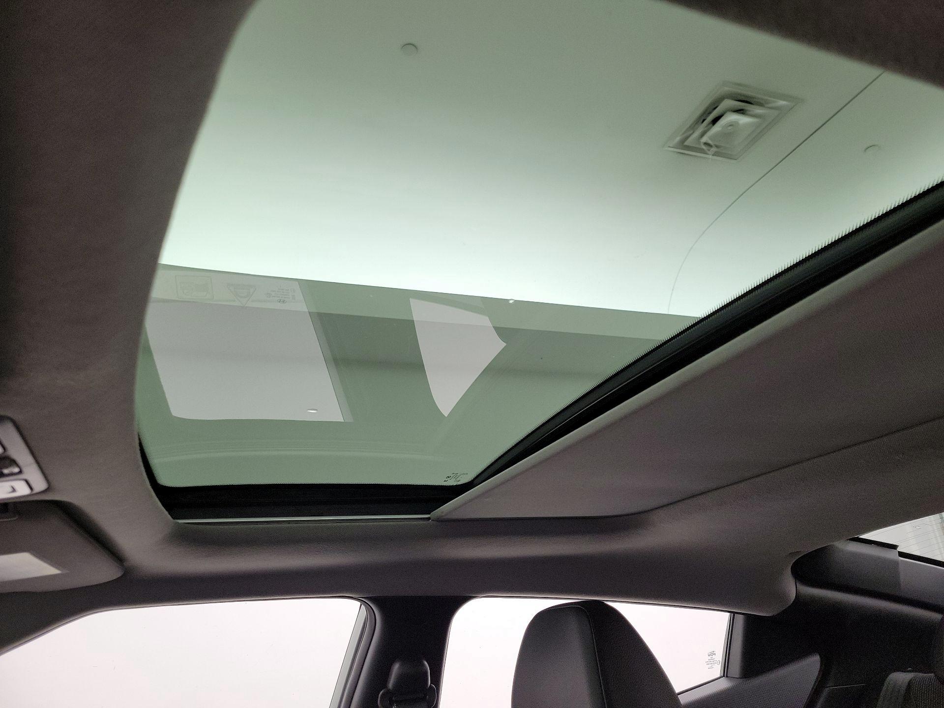 Thumbnail: 2015 Hyundai Veloster - 19