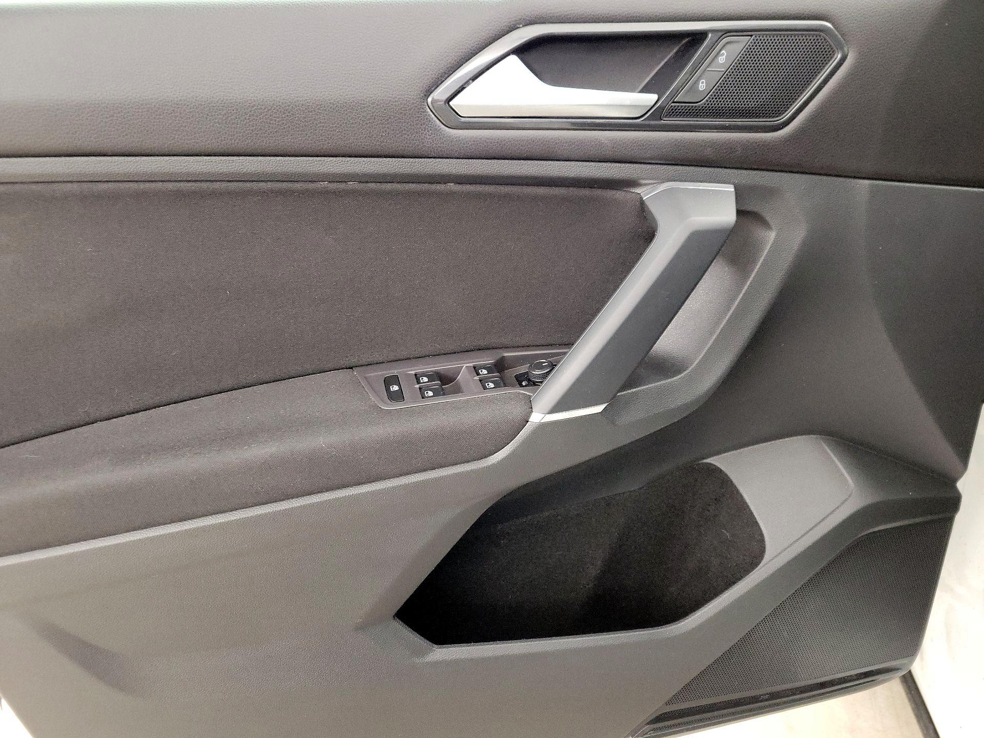 Thumbnail: 2018 Volkswagen Tiguan - 12