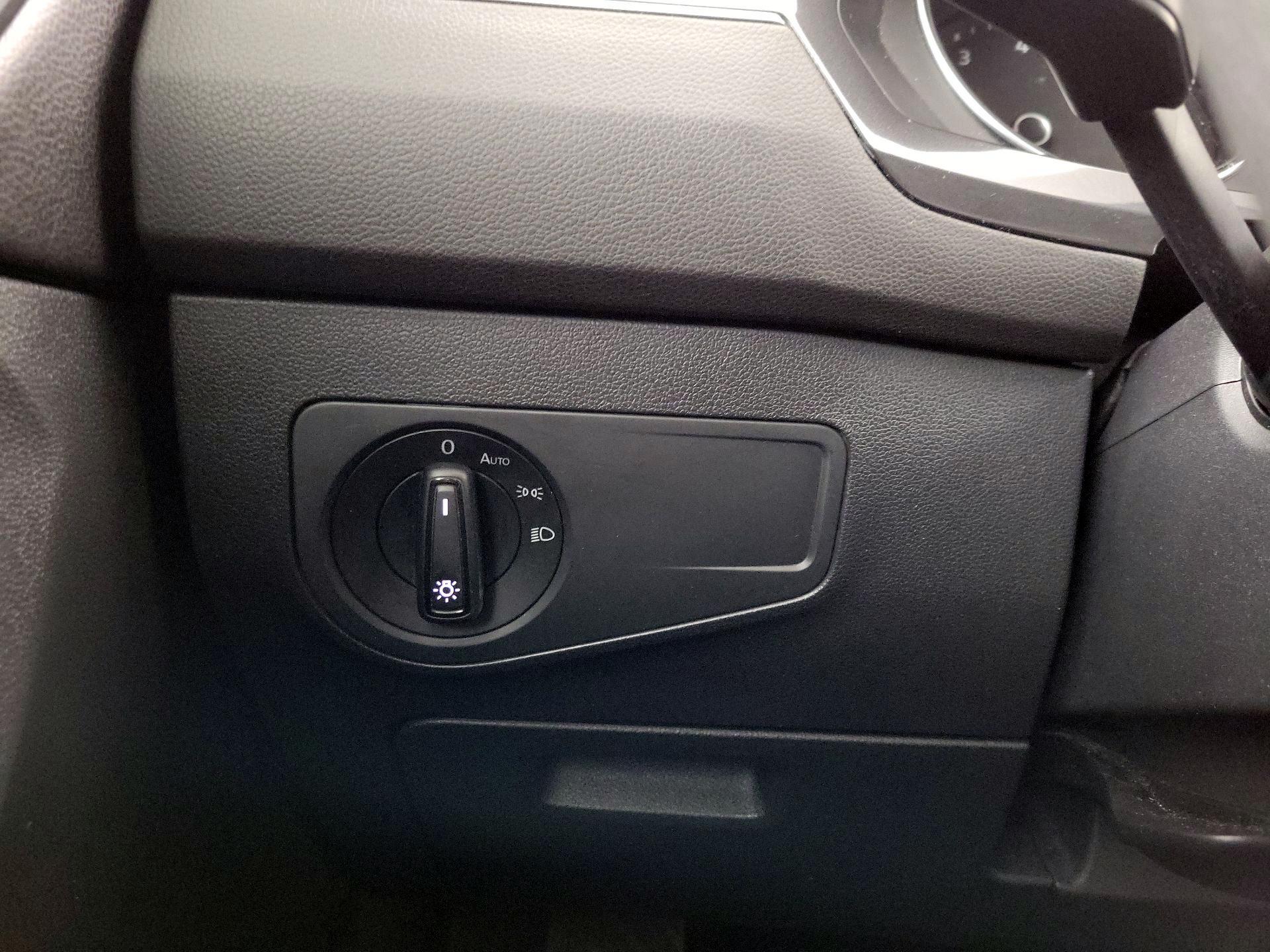 Thumbnail: 2018 Volkswagen Tiguan - 13