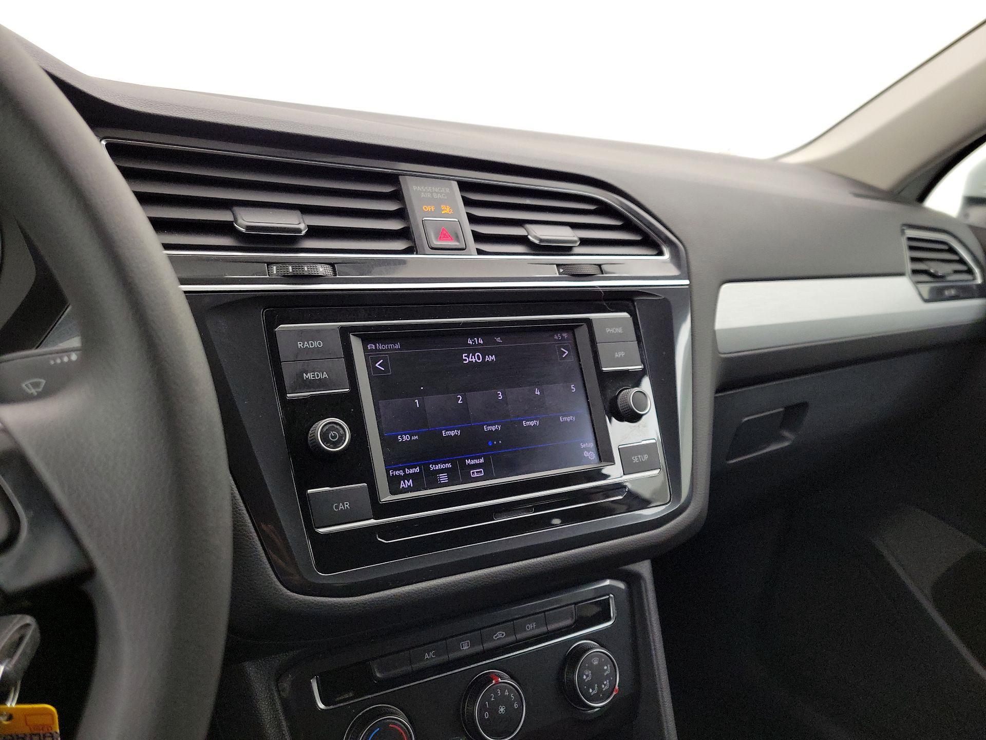 Thumbnail: 2018 Volkswagen Tiguan - 15