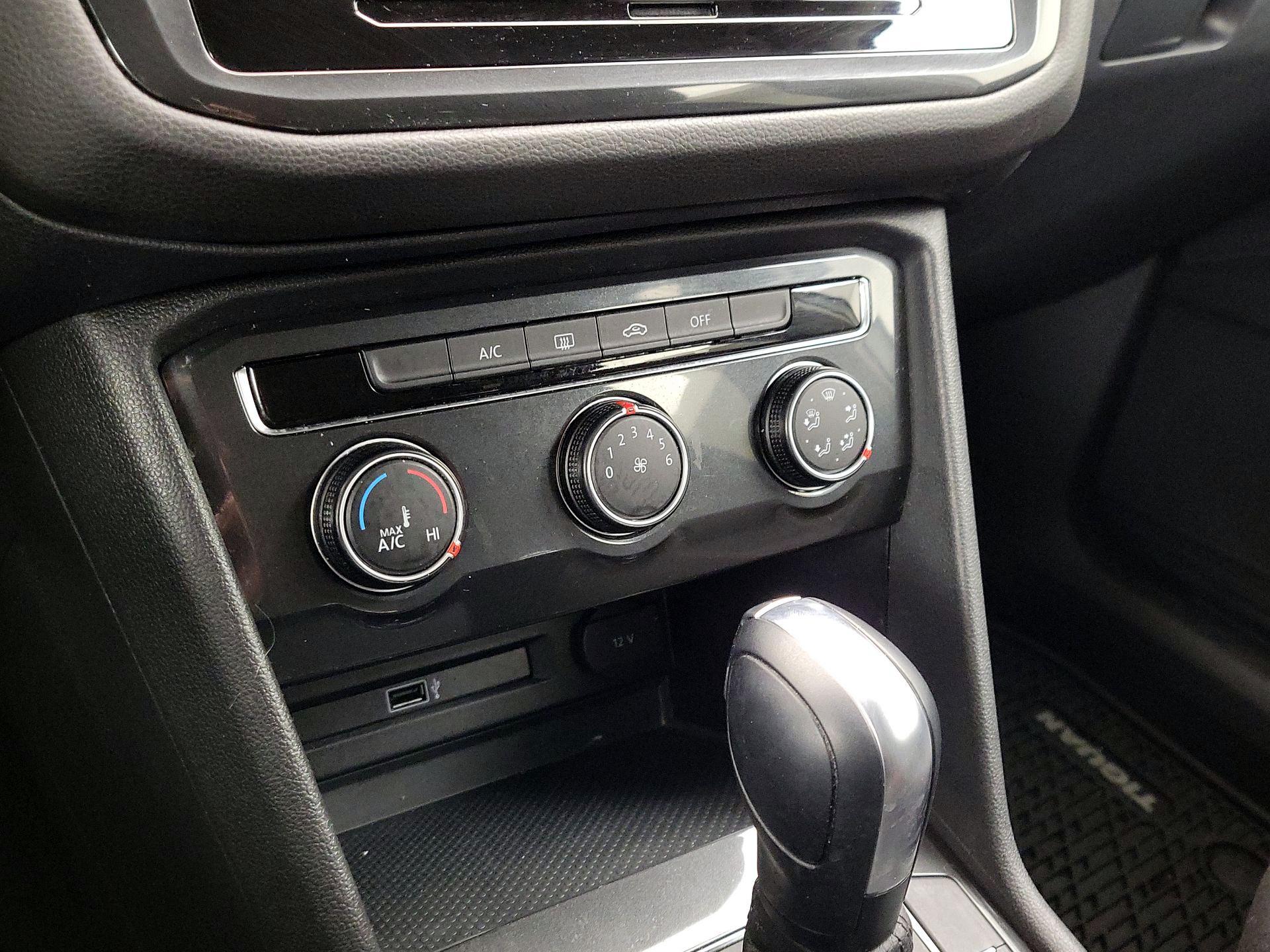 Thumbnail: 2018 Volkswagen Tiguan - 16