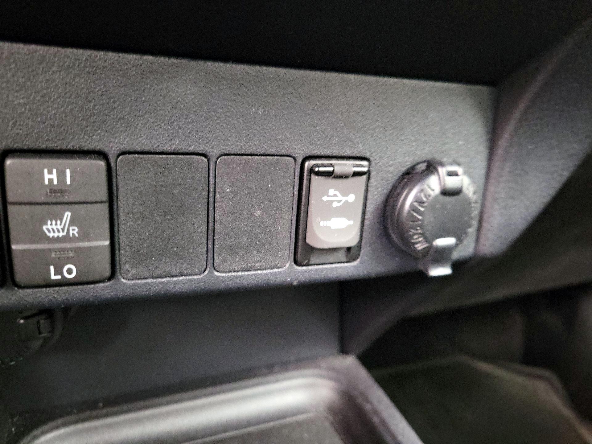 Thumbnail: 2017 Toyota RAV4 - 18