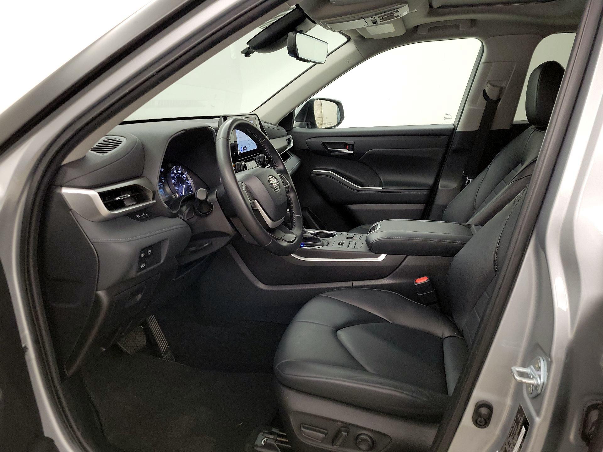 Thumbnail: 2024 Toyota Highlander - 11