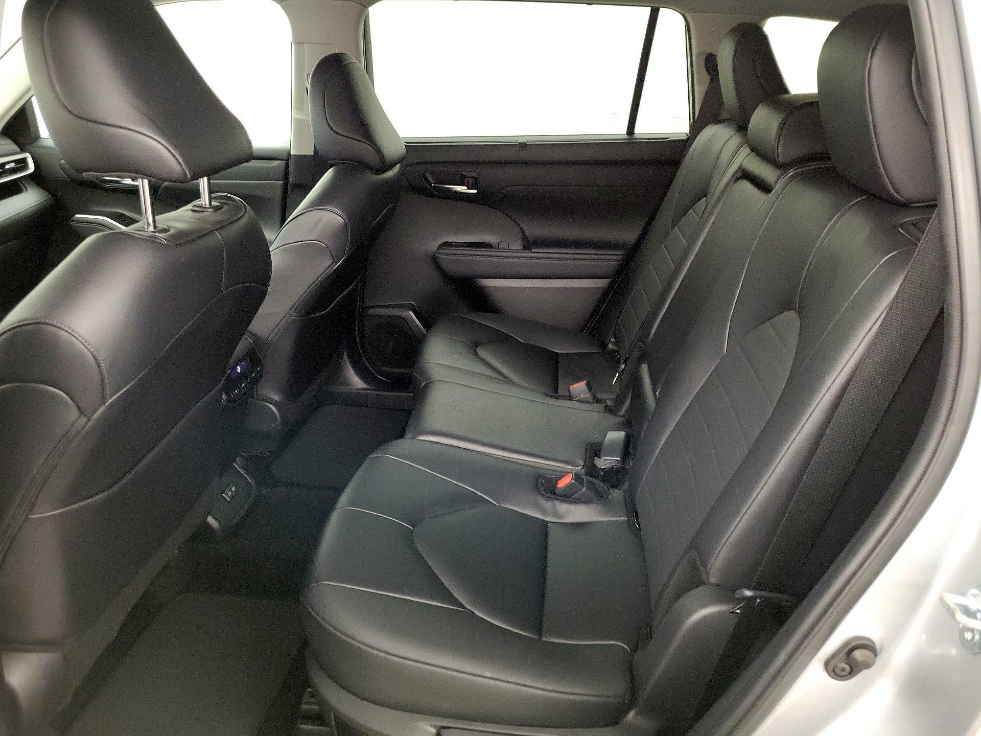 Thumbnail: 2024 Toyota Highlander - 20