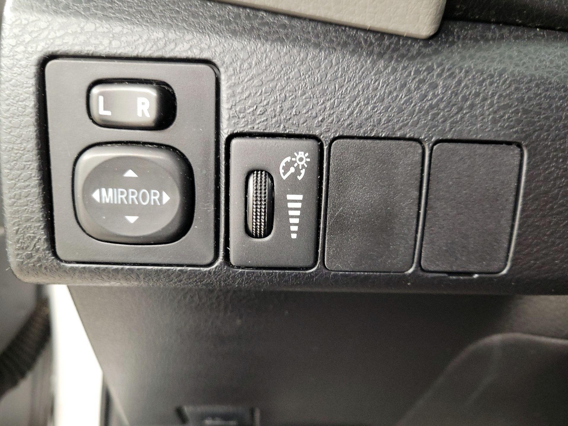 Thumbnail: 2014 Toyota Corolla - 13