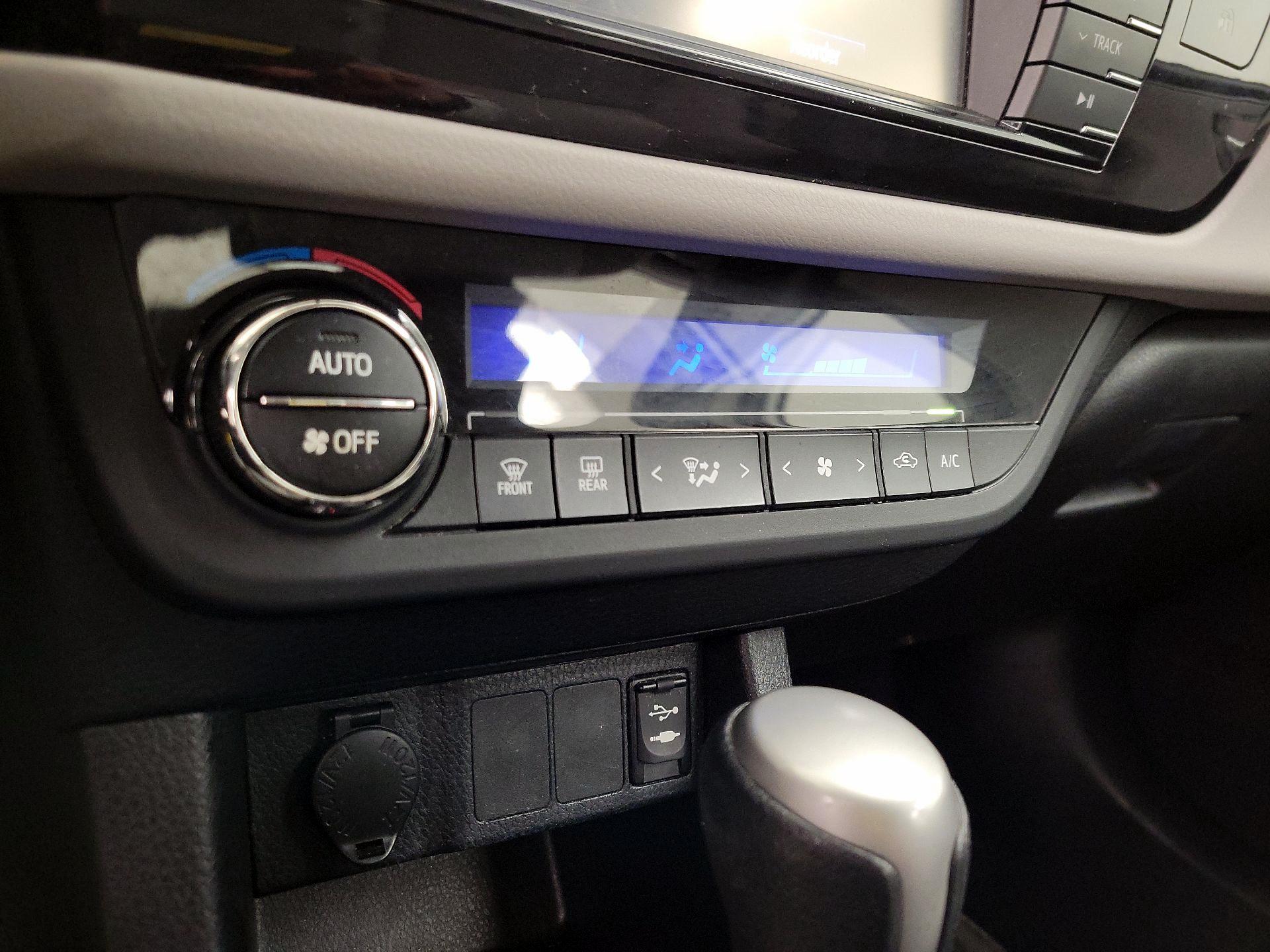 Thumbnail: 2014 Toyota Corolla - 16