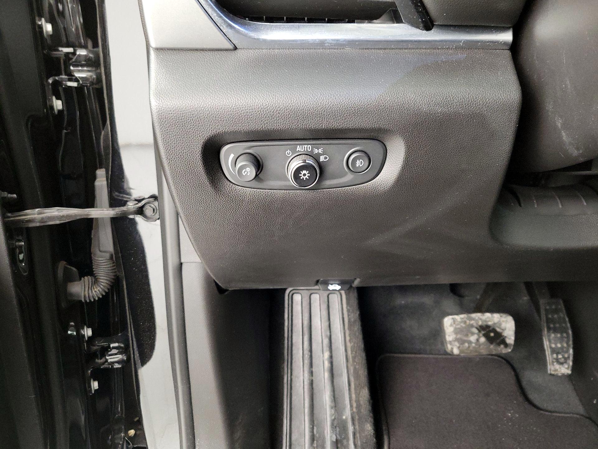 Thumbnail: 2021 Chevrolet Traverse - 13