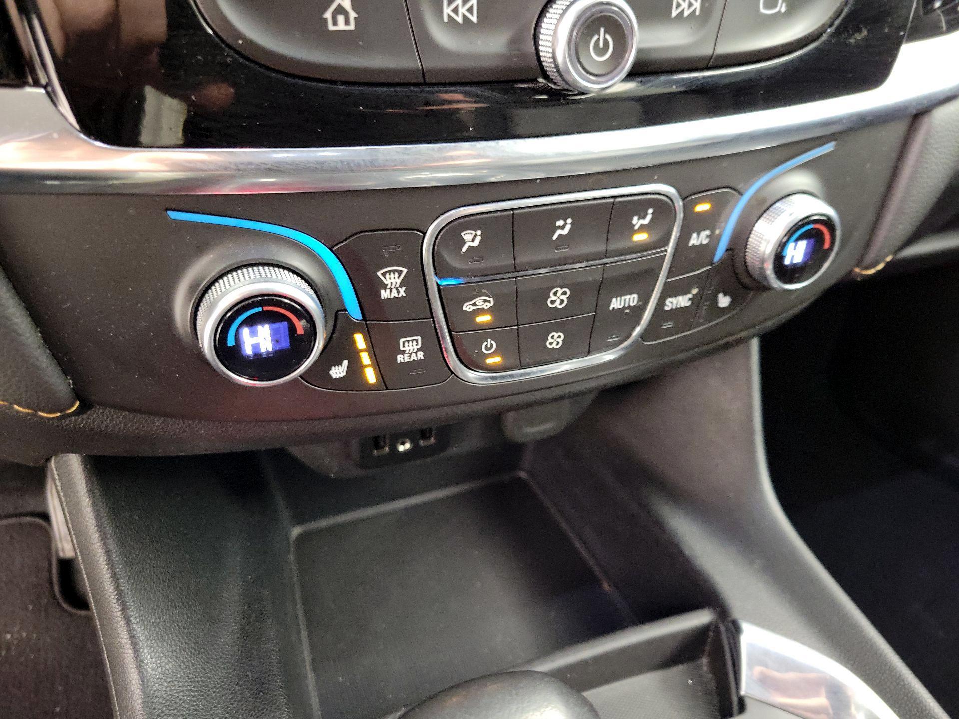 Thumbnail: 2021 Chevrolet Traverse - 16