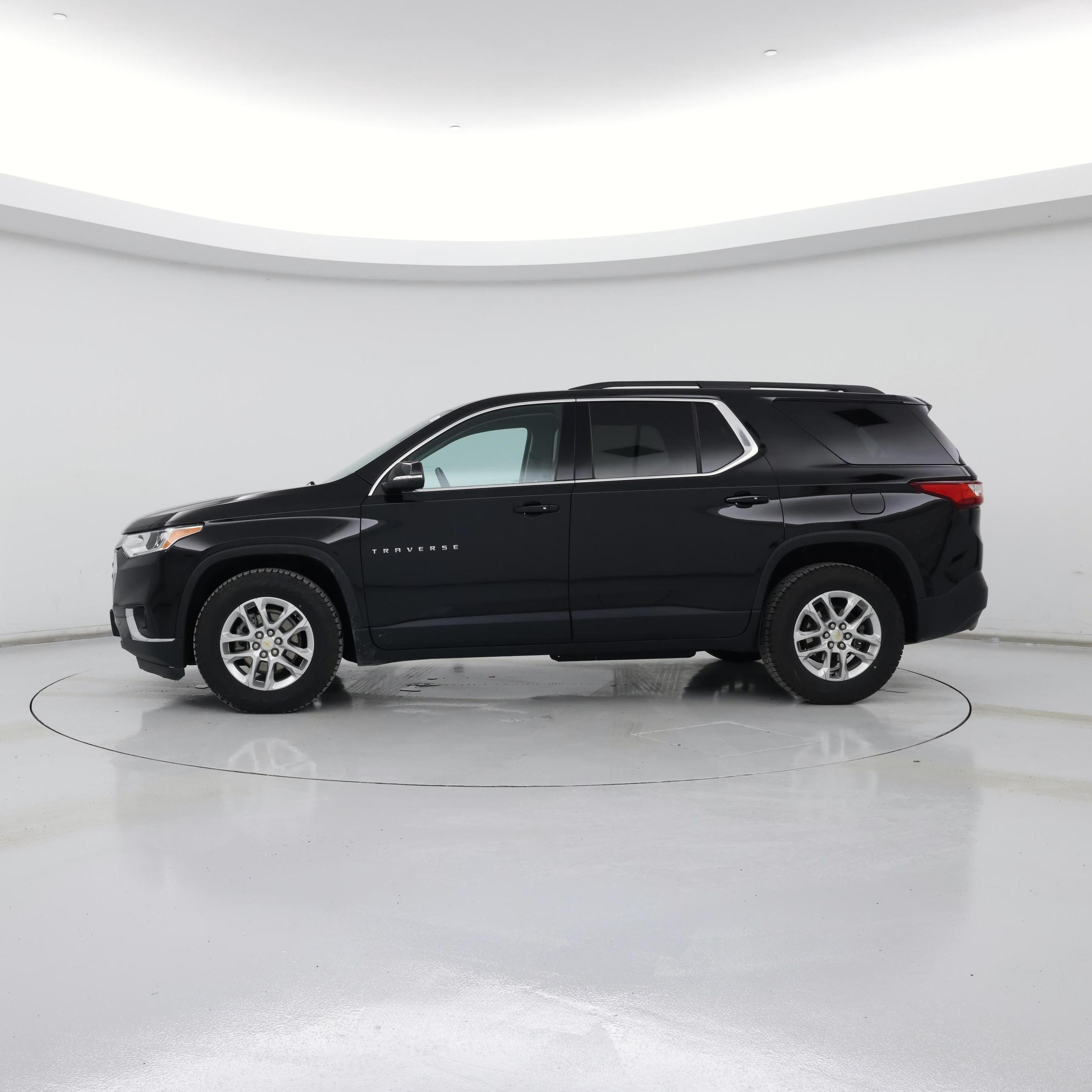 Thumbnail: 2021 Chevrolet Traverse - 3