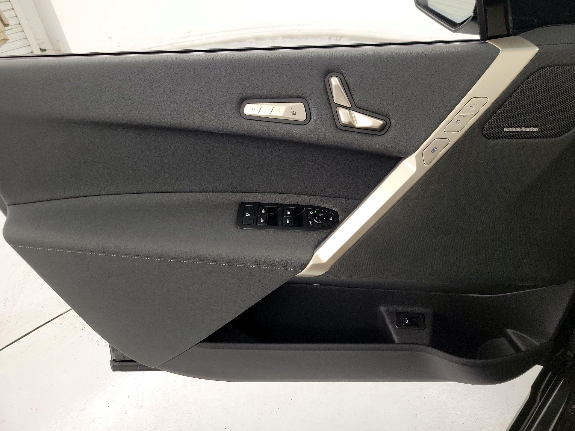 Thumbnail: 2022 BMW iX - 12