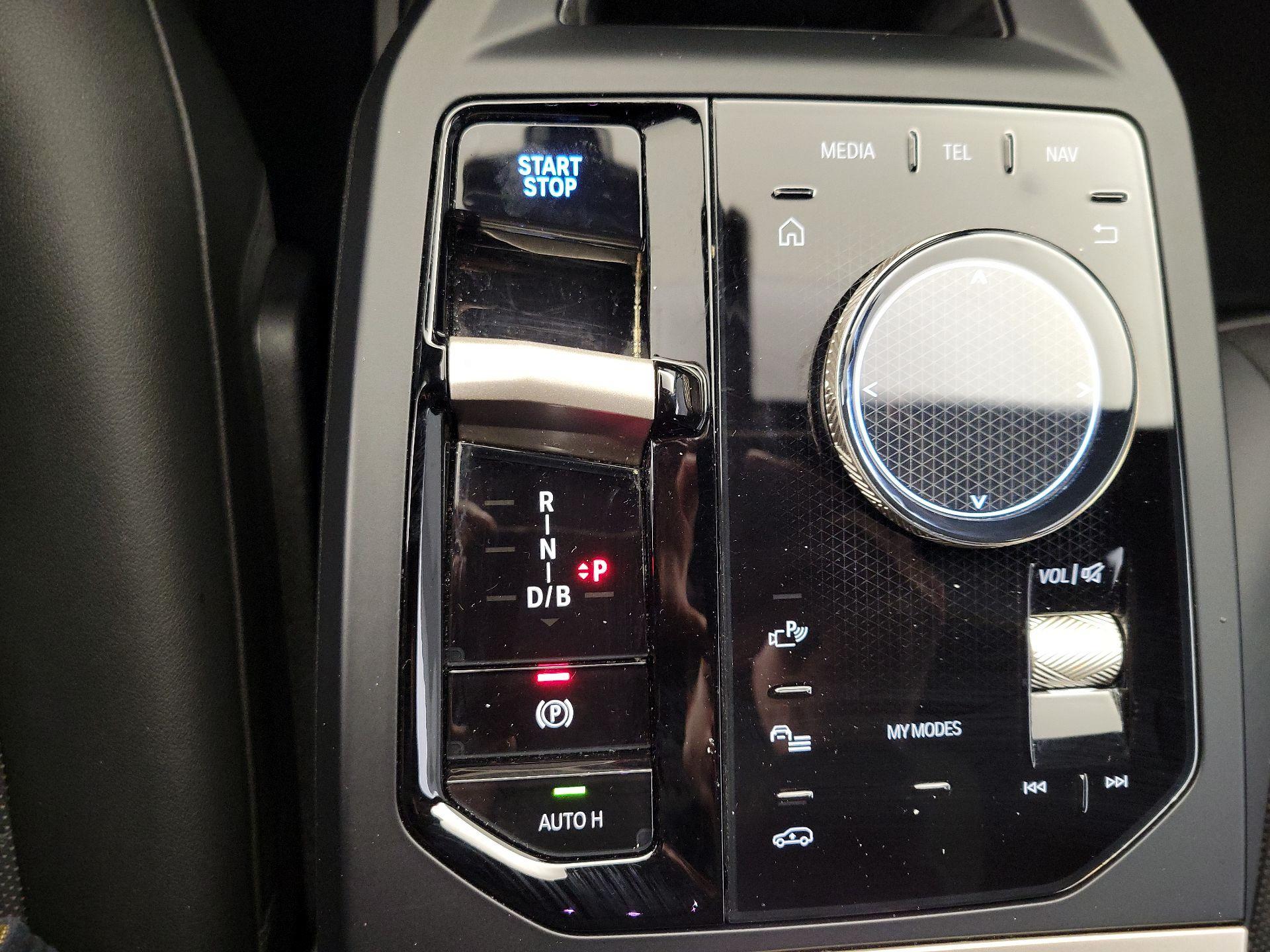 Thumbnail: 2022 BMW iX - 18