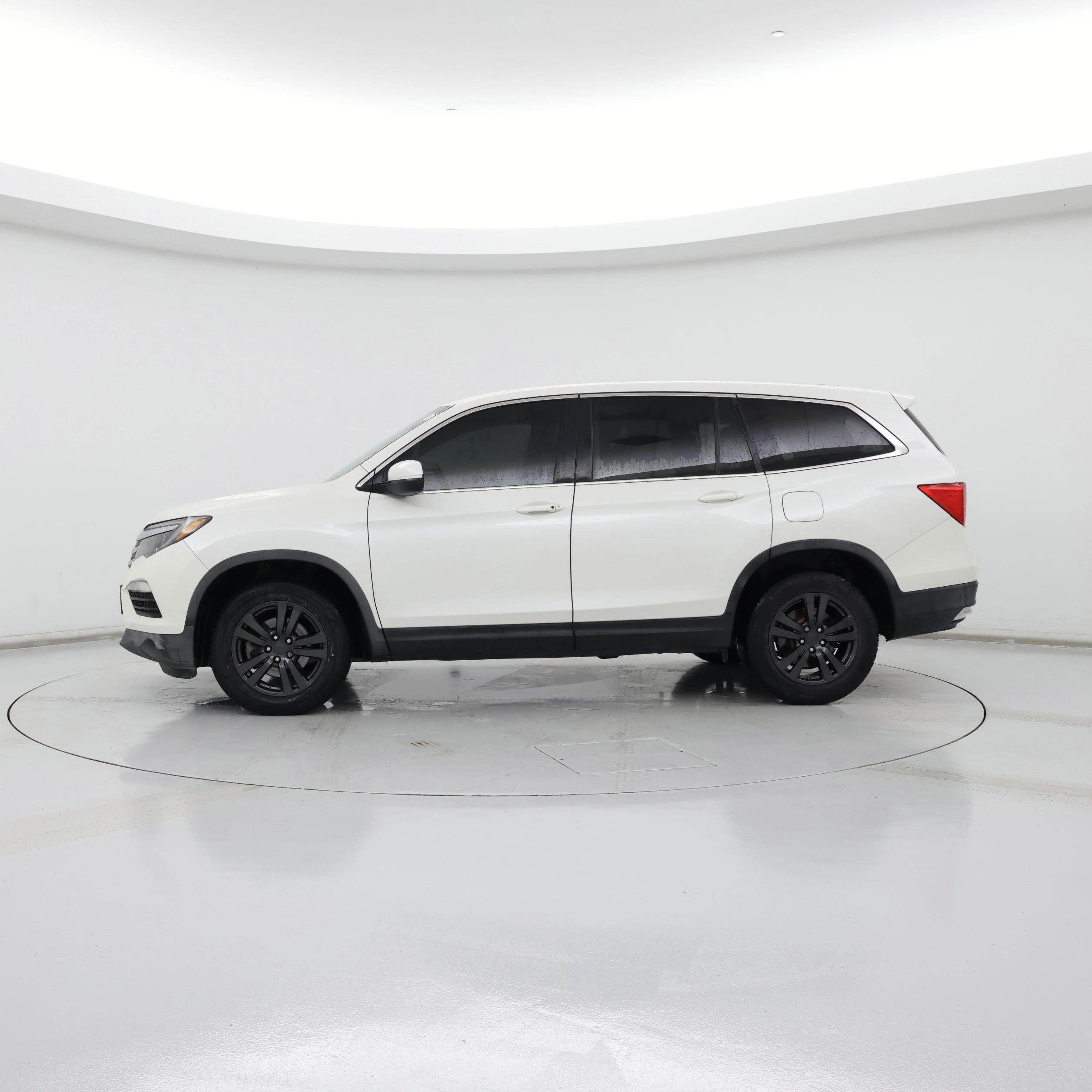 Thumbnail: 2016 Honda Pilot - 3