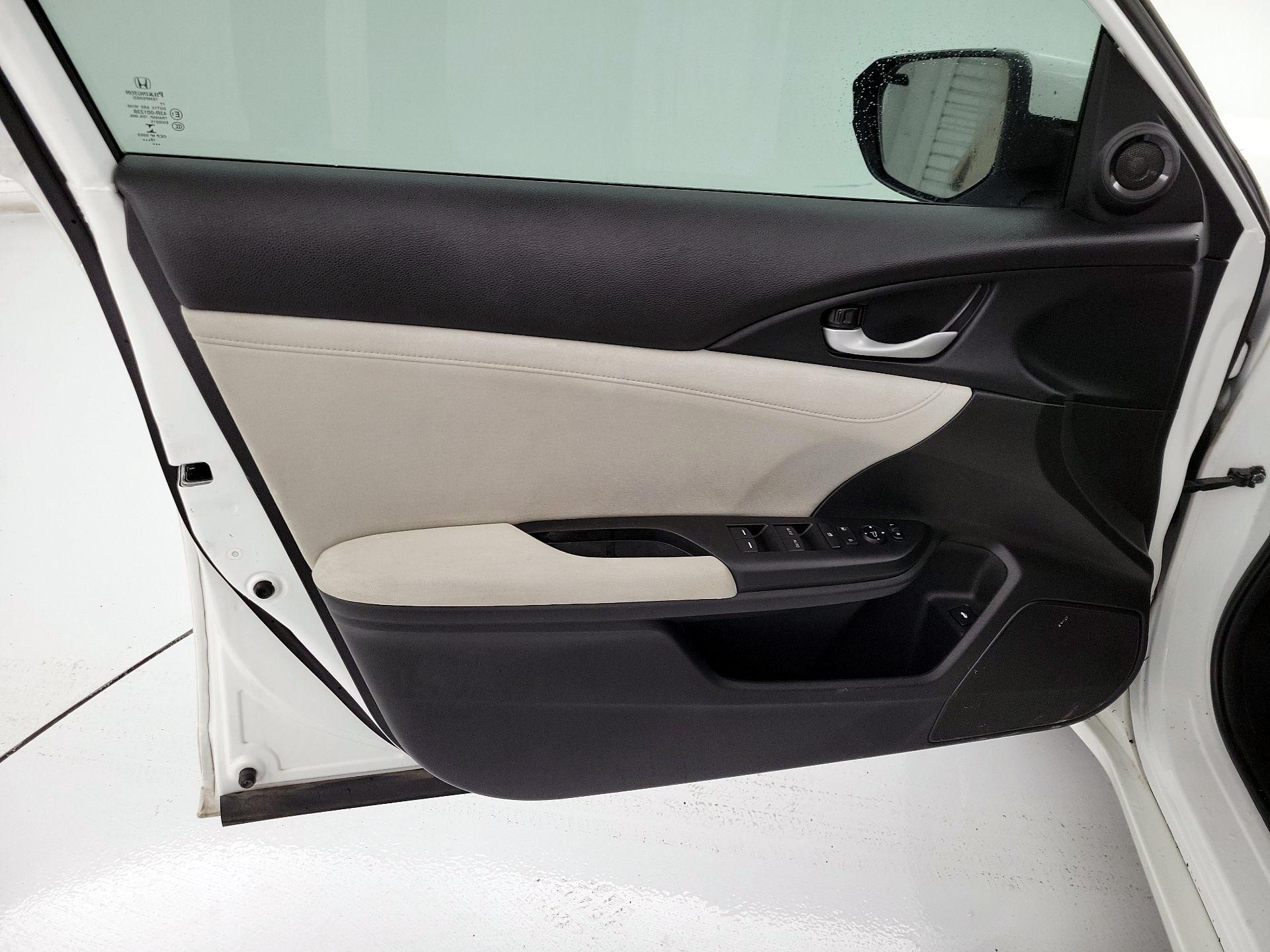 Thumbnail: 2019 Honda Insight - 12