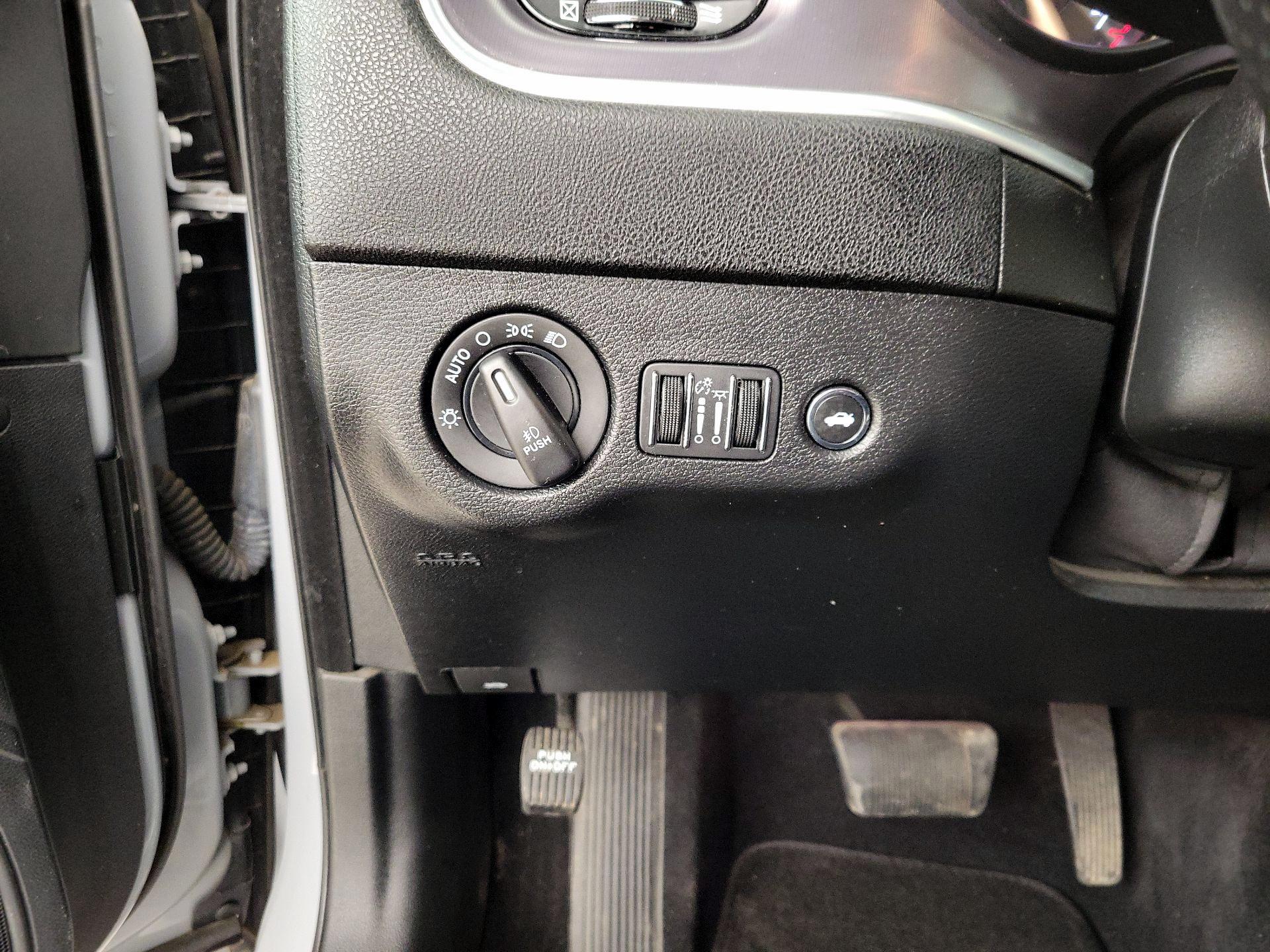 Thumbnail: 2020 Dodge Charger - 13