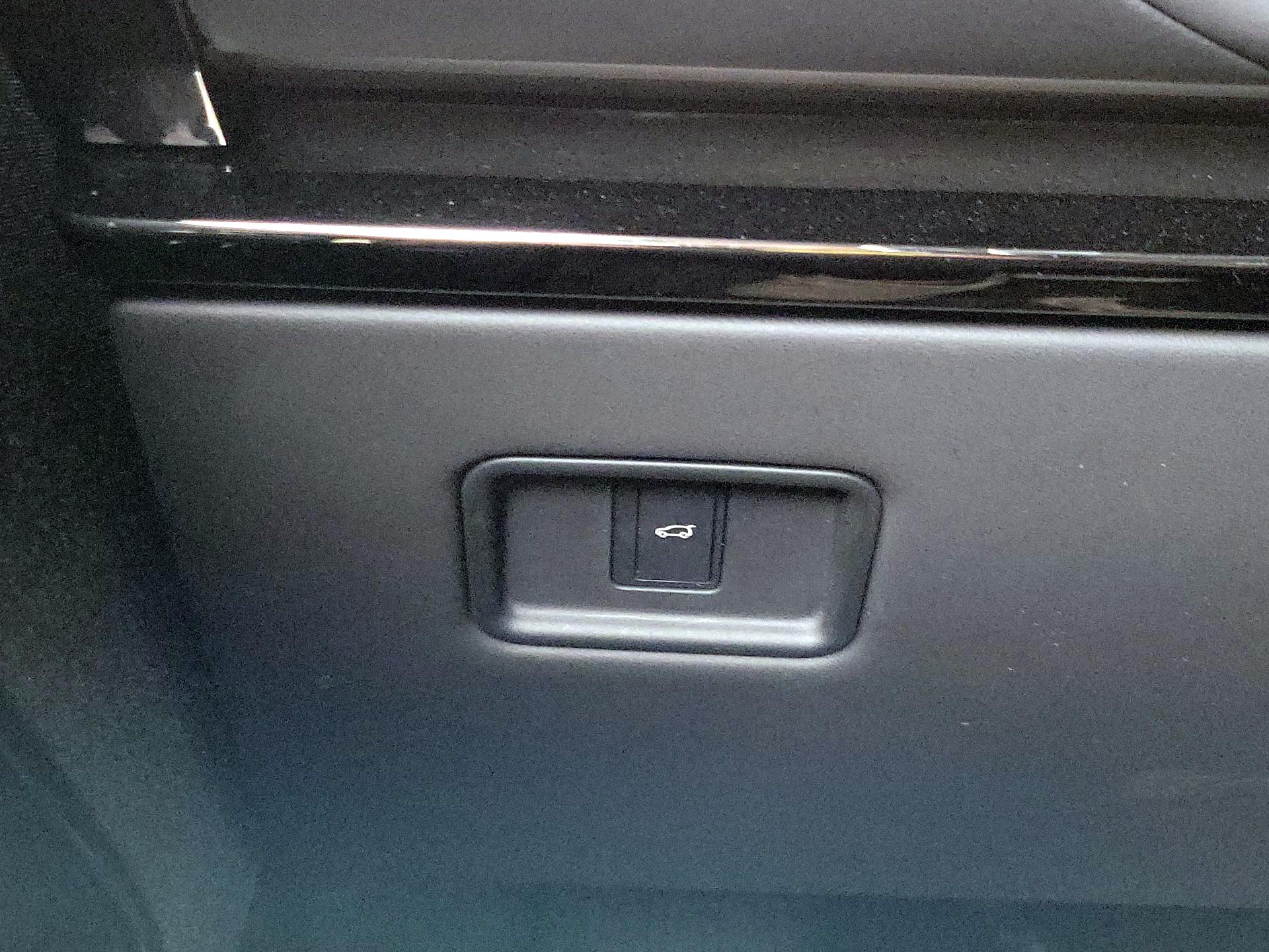 Thumbnail: 2023 Land Rover Range Rover Sport - 13