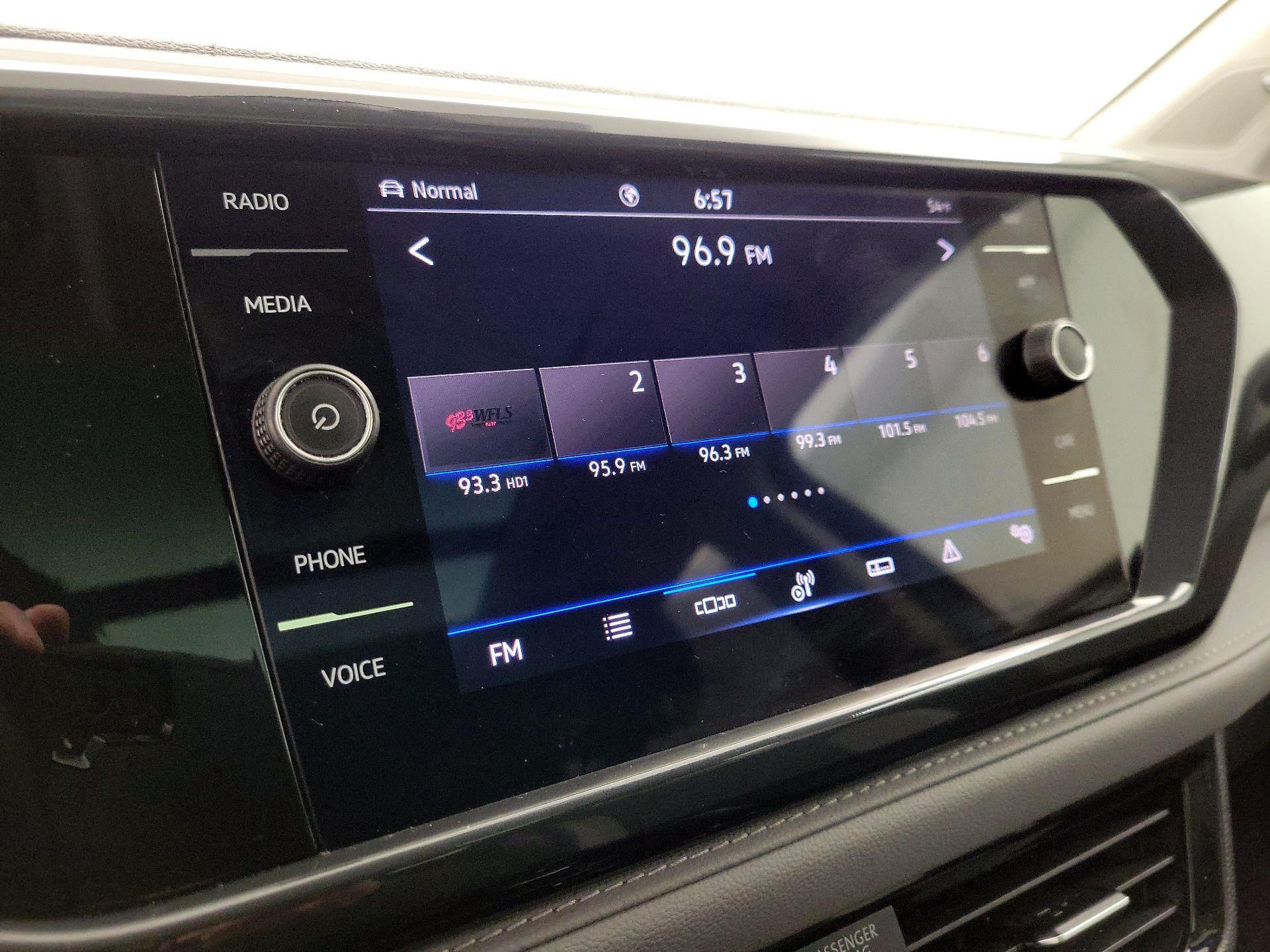 Thumbnail: 2023 Volkswagen Taos - 15