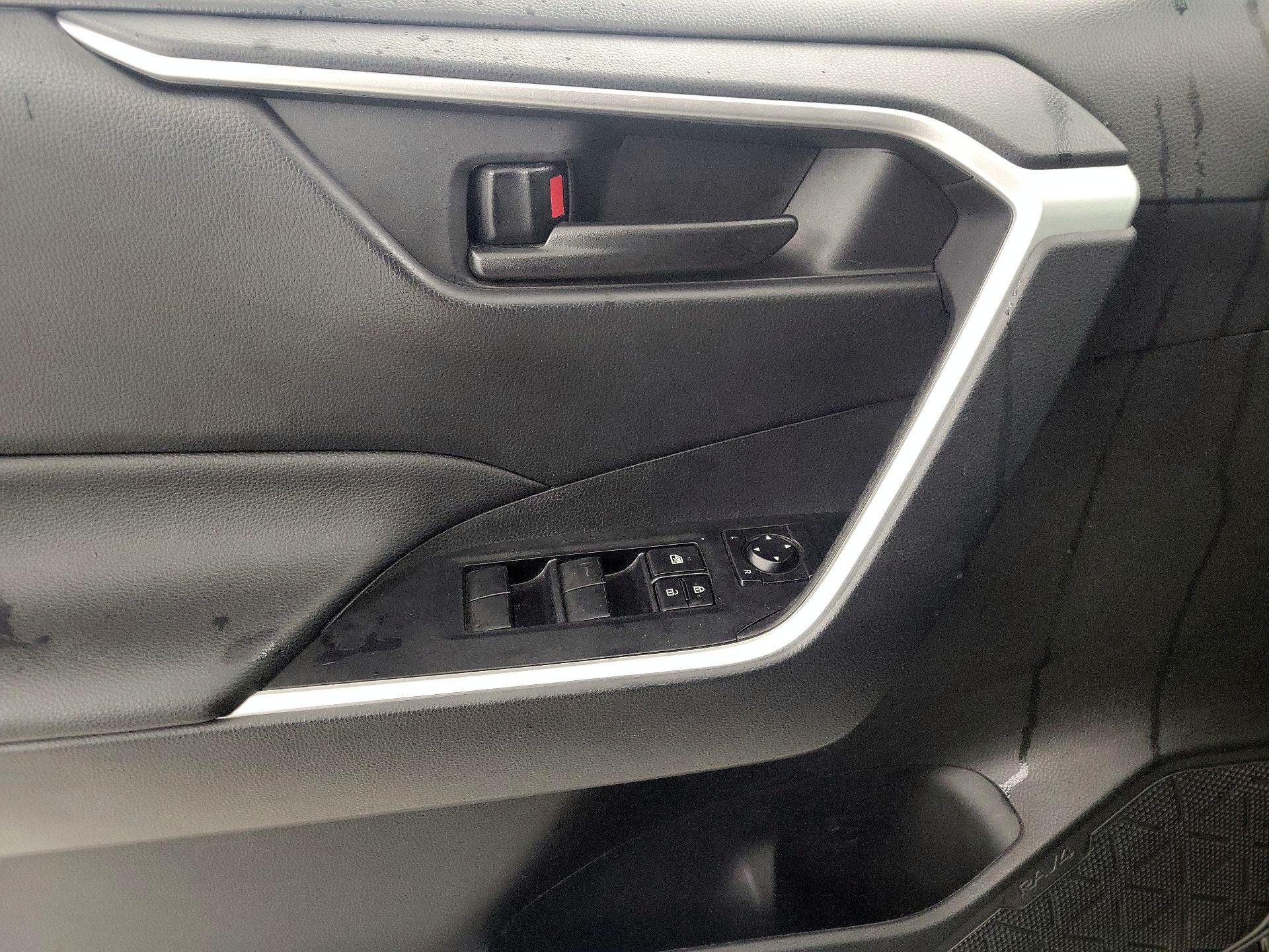 Thumbnail: 2021 Toyota RAV4 - 12