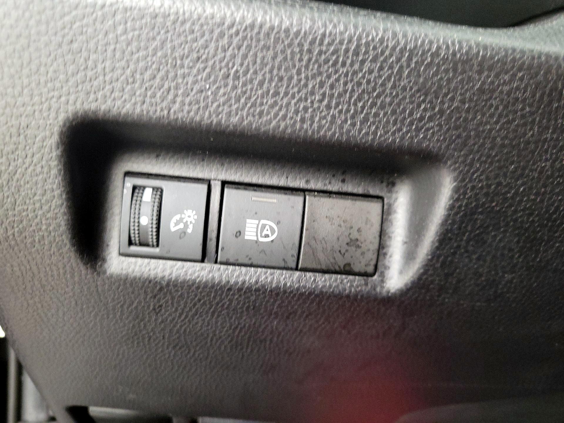 Thumbnail: 2021 Toyota RAV4 - 13