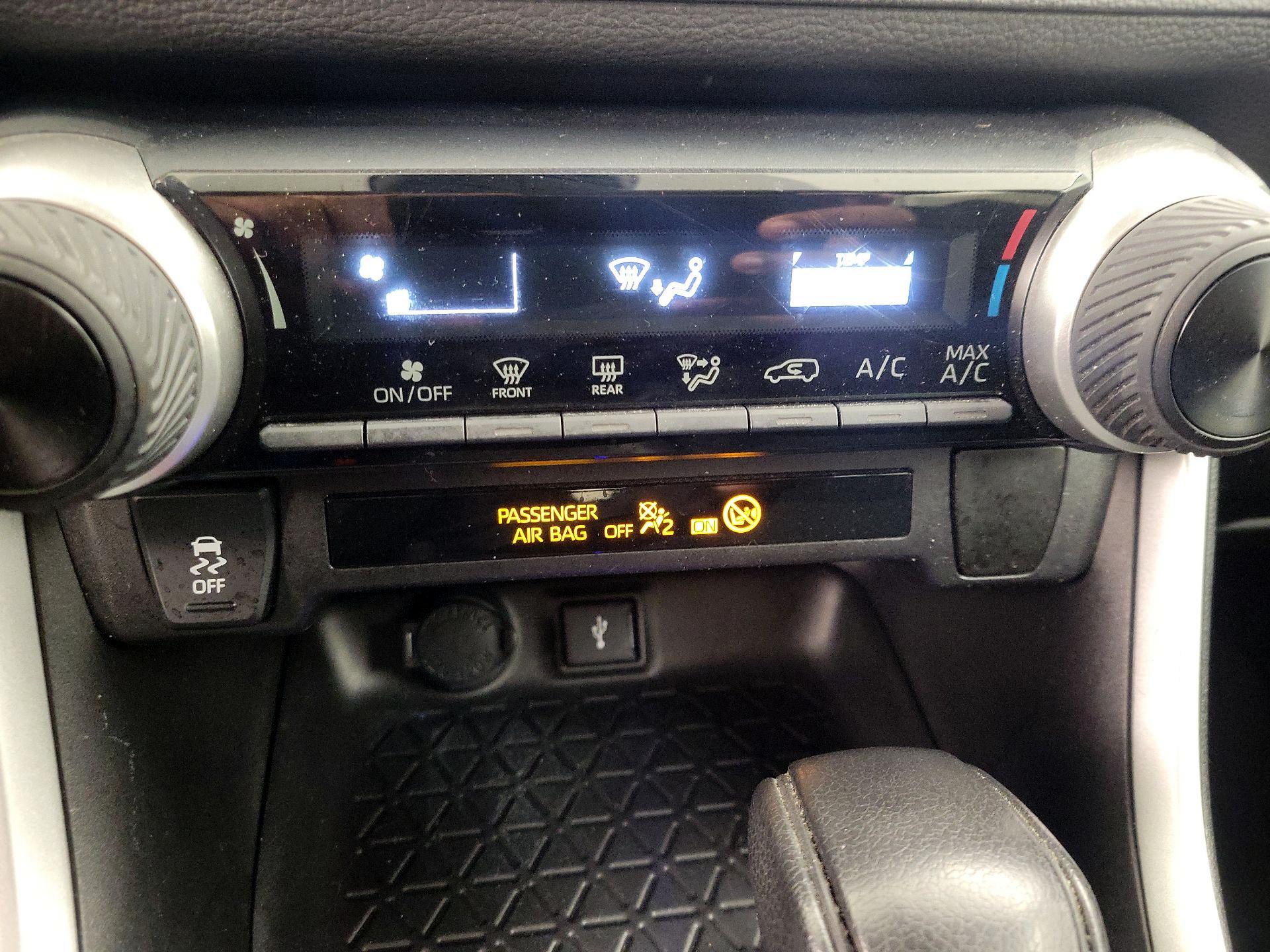 Thumbnail: 2021 Toyota RAV4 - 16