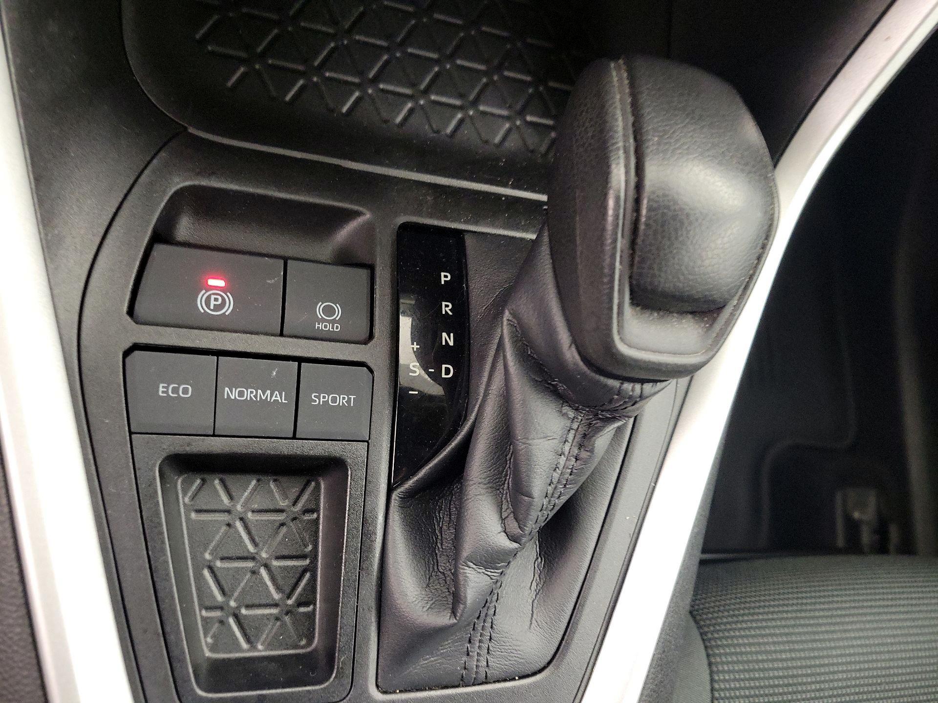 Thumbnail: 2021 Toyota RAV4 - 17