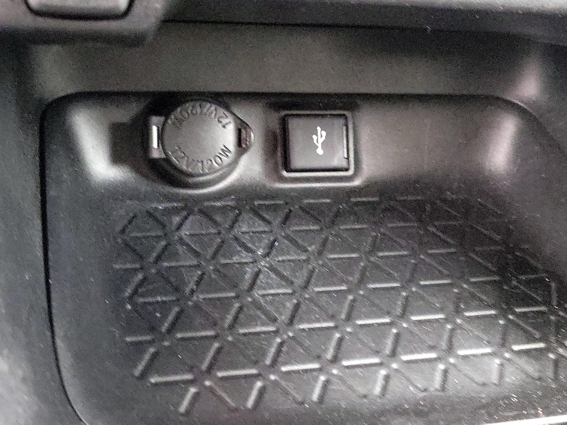 Thumbnail: 2021 Toyota RAV4 - 18