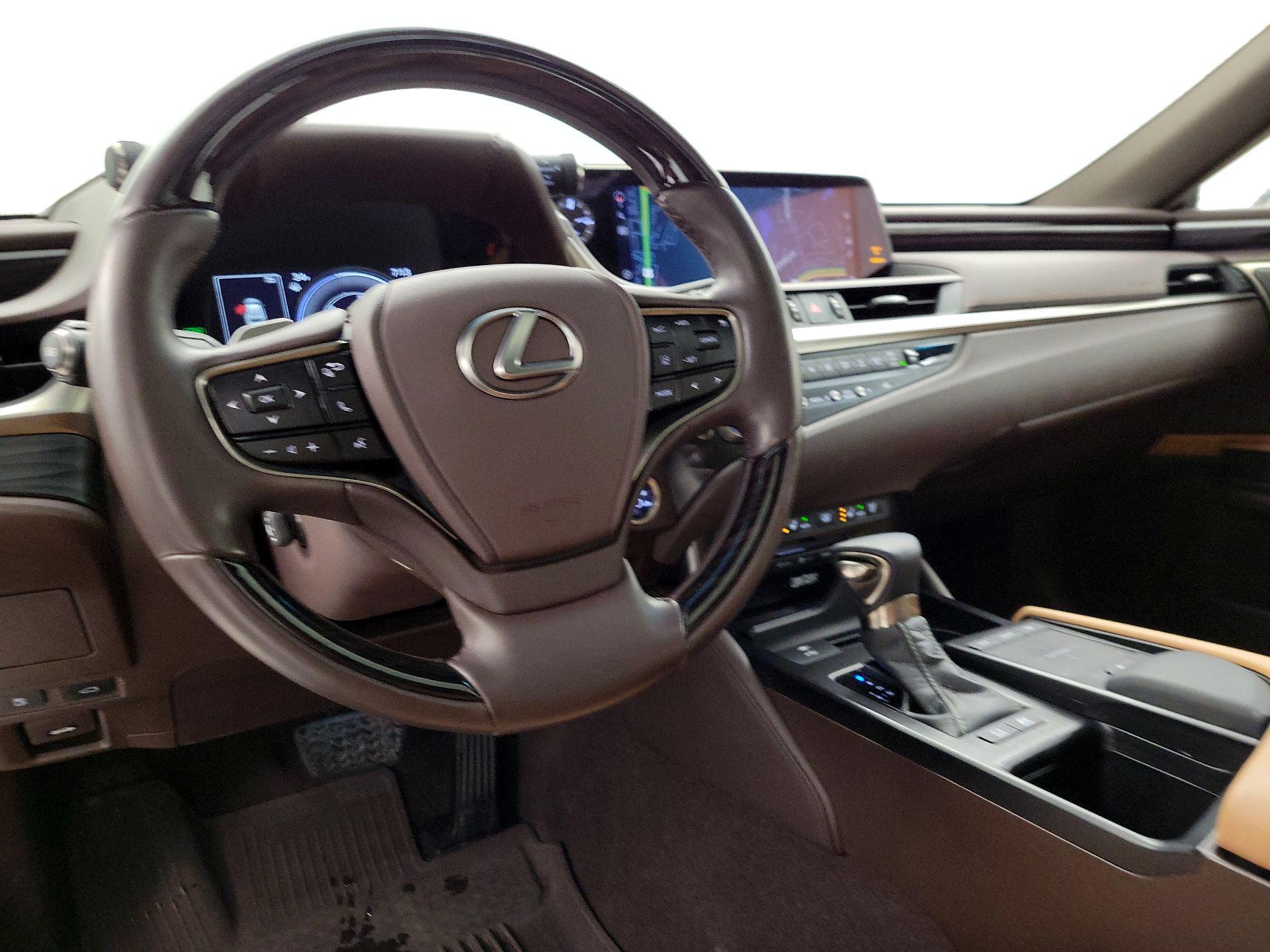 Thumbnail: 2021 Lexus ES - 9