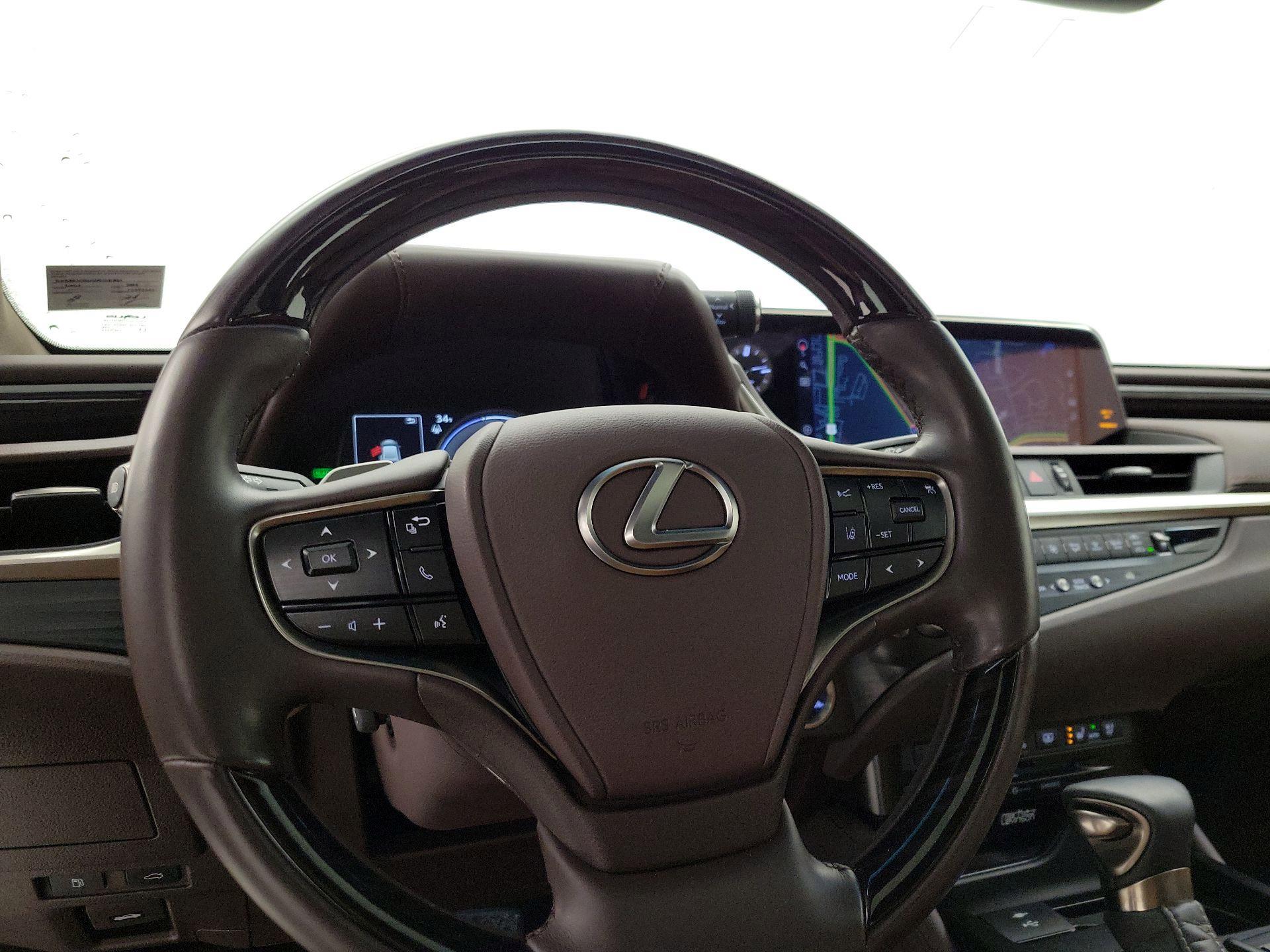 Thumbnail: 2021 Lexus ES - 10