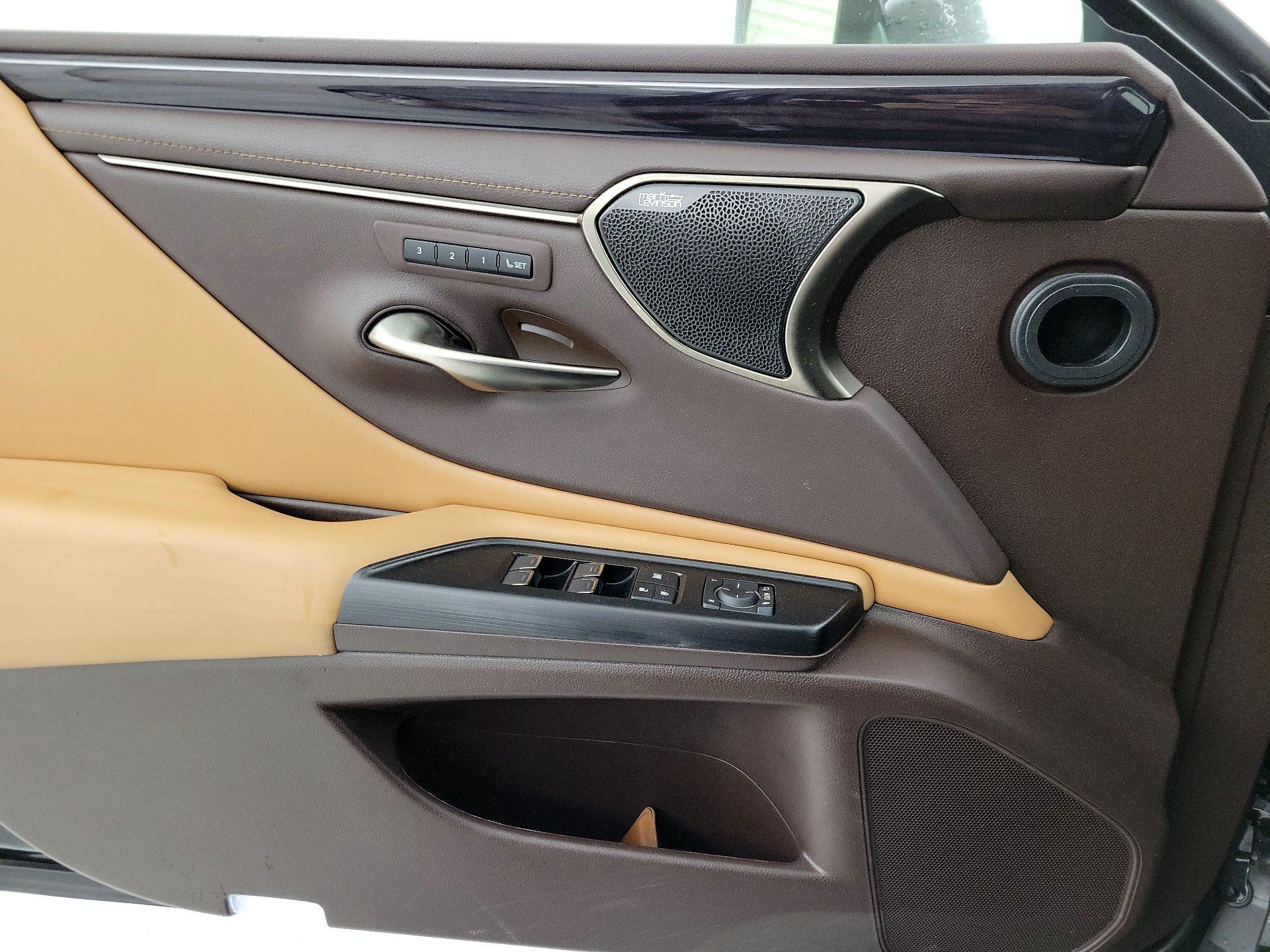 Thumbnail: 2021 Lexus ES - 12