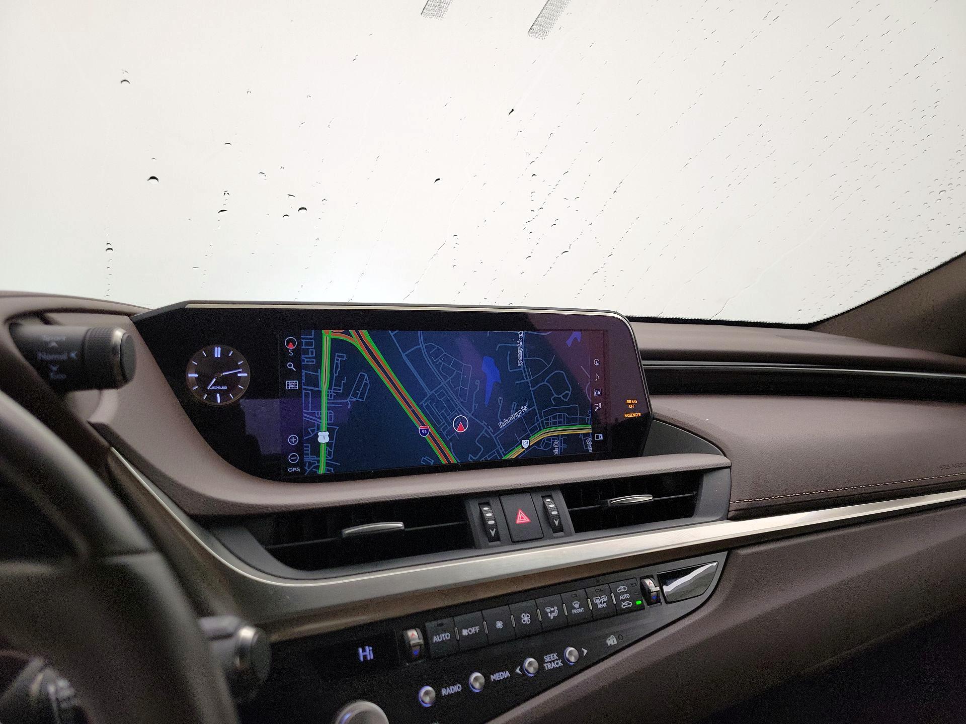 Thumbnail: 2021 Lexus ES - 14