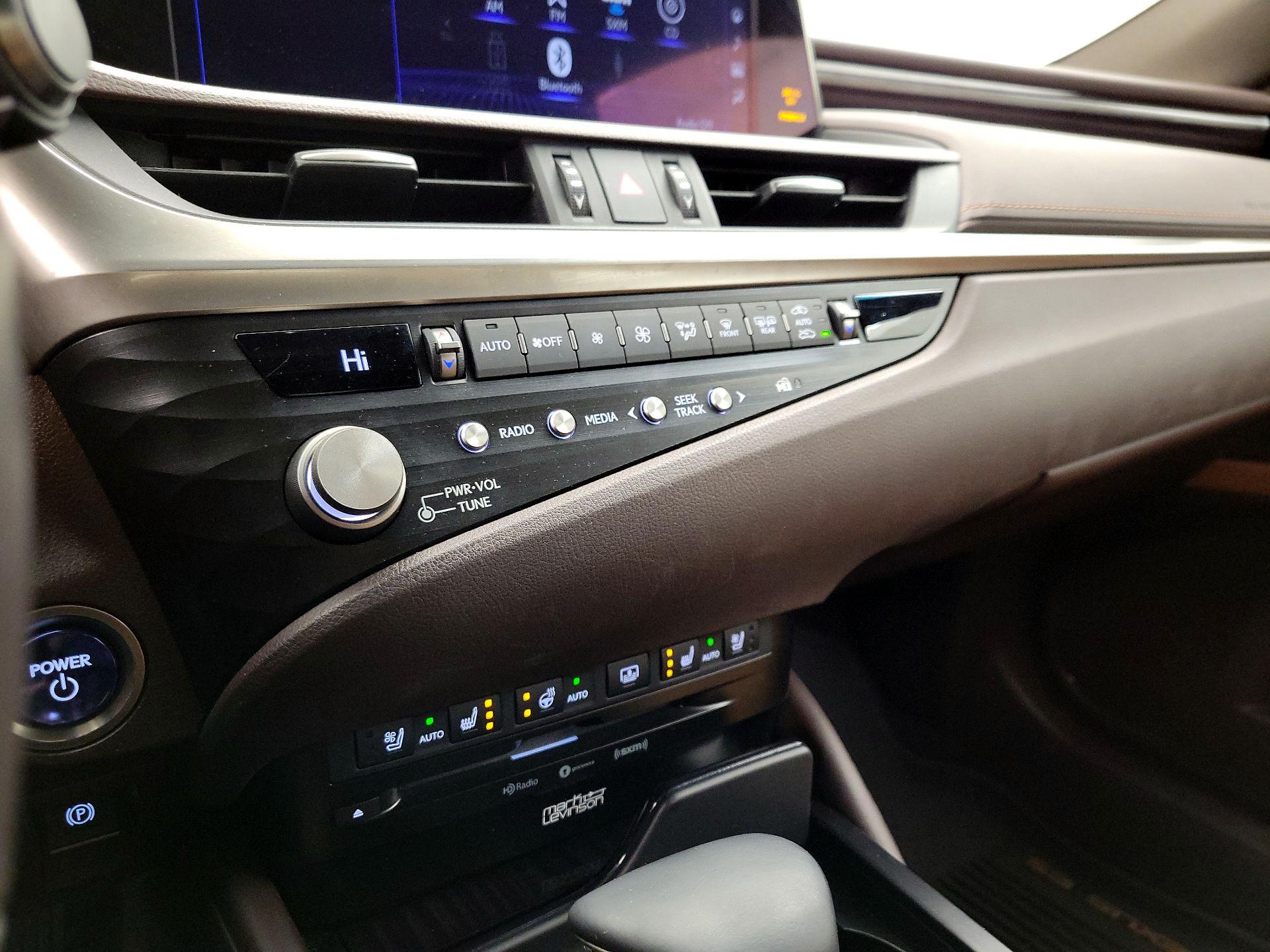 Thumbnail: 2021 Lexus ES - 17