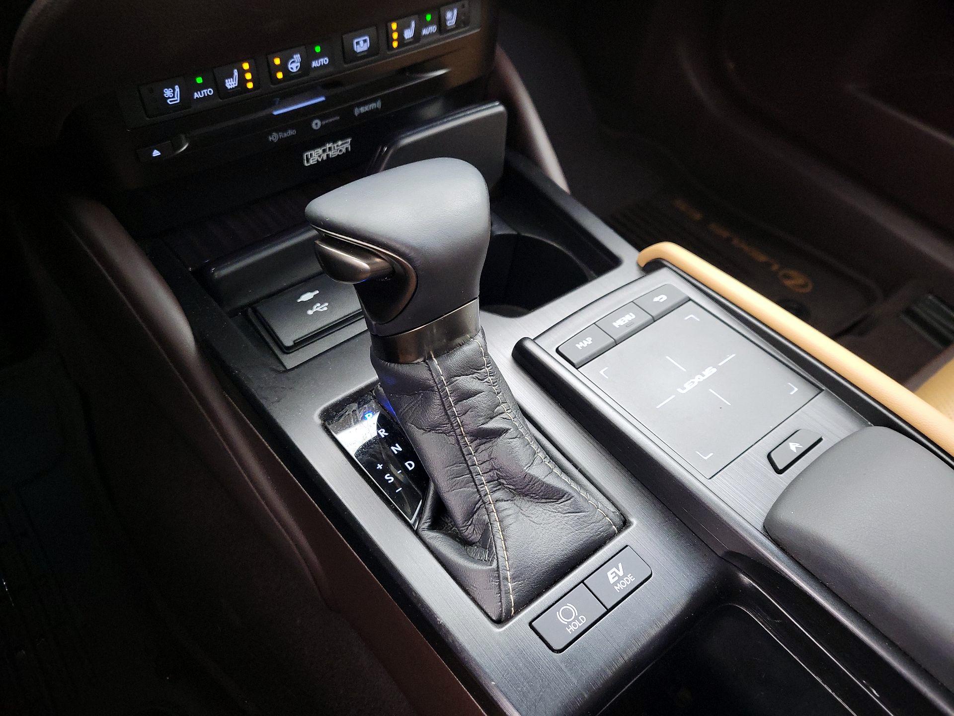 Thumbnail: 2021 Lexus ES - 18