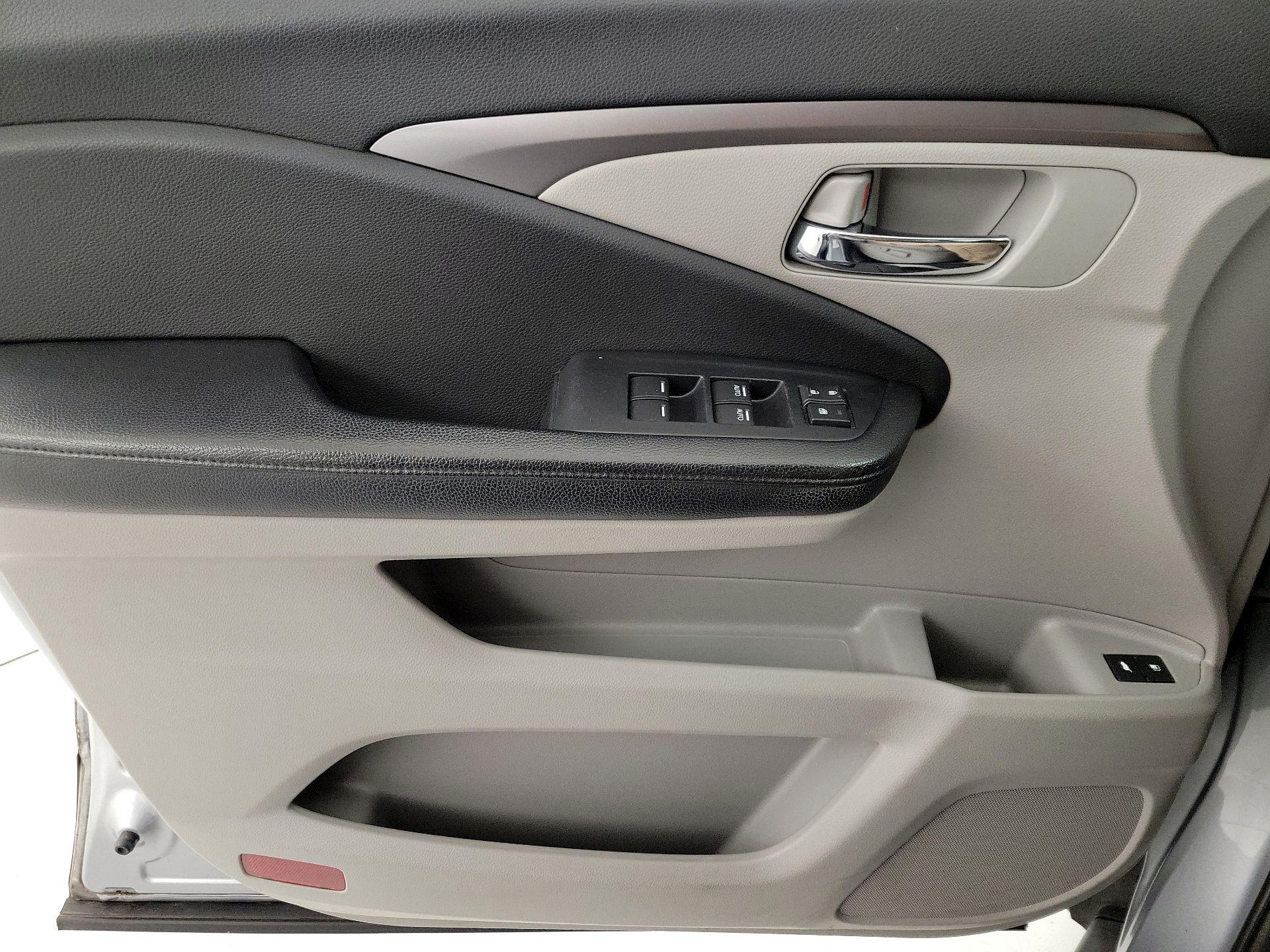 Thumbnail: 2016 Honda Pilot - 12