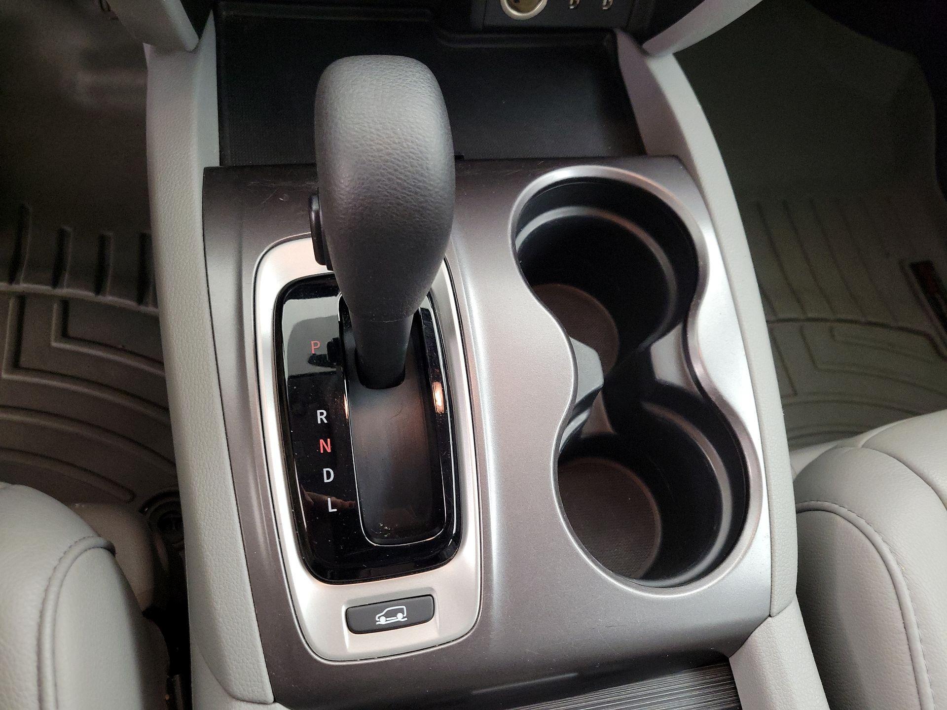 Thumbnail: 2016 Honda Pilot - 17