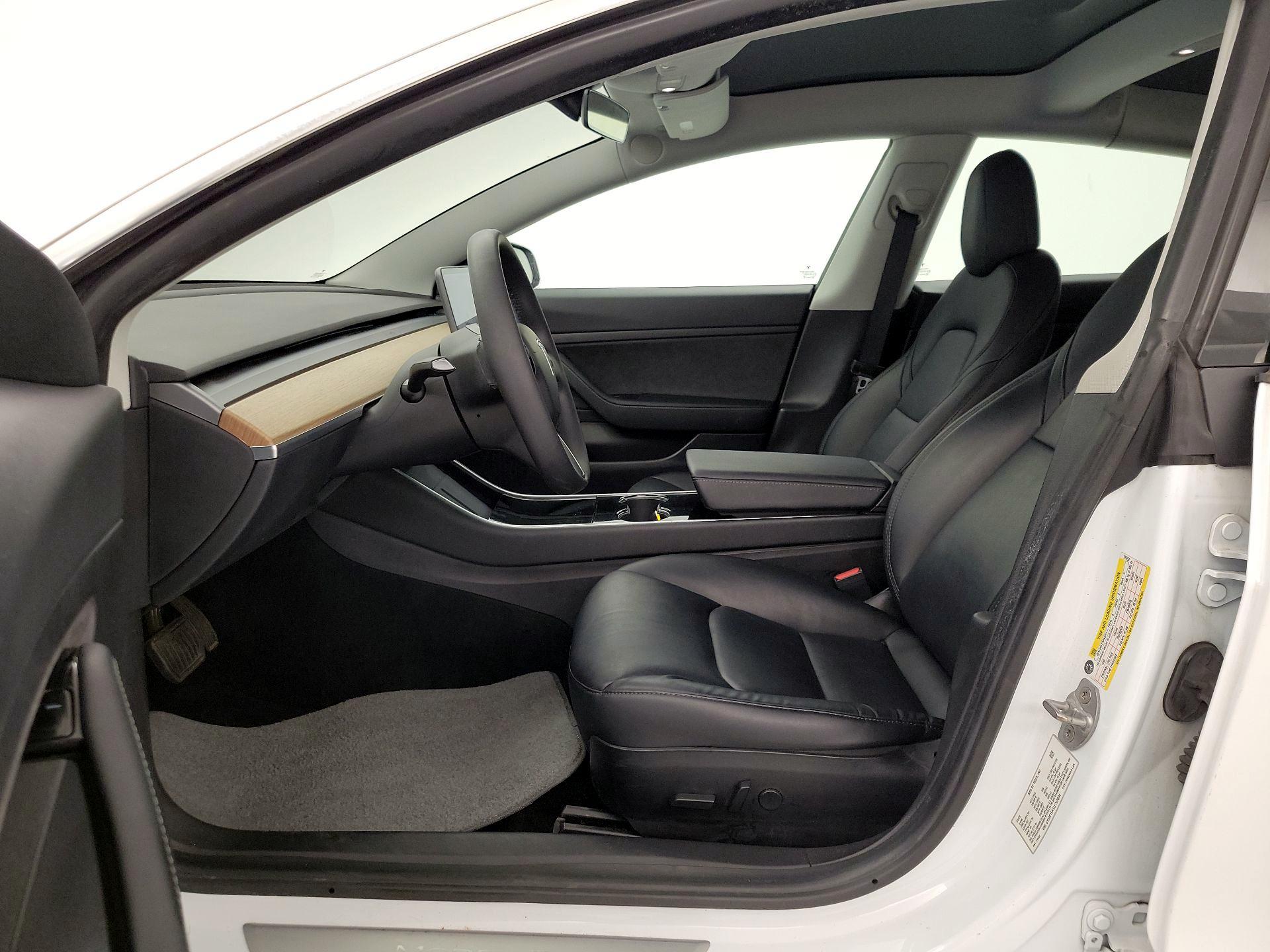 Thumbnail: 2020 Tesla Model 3 - 11