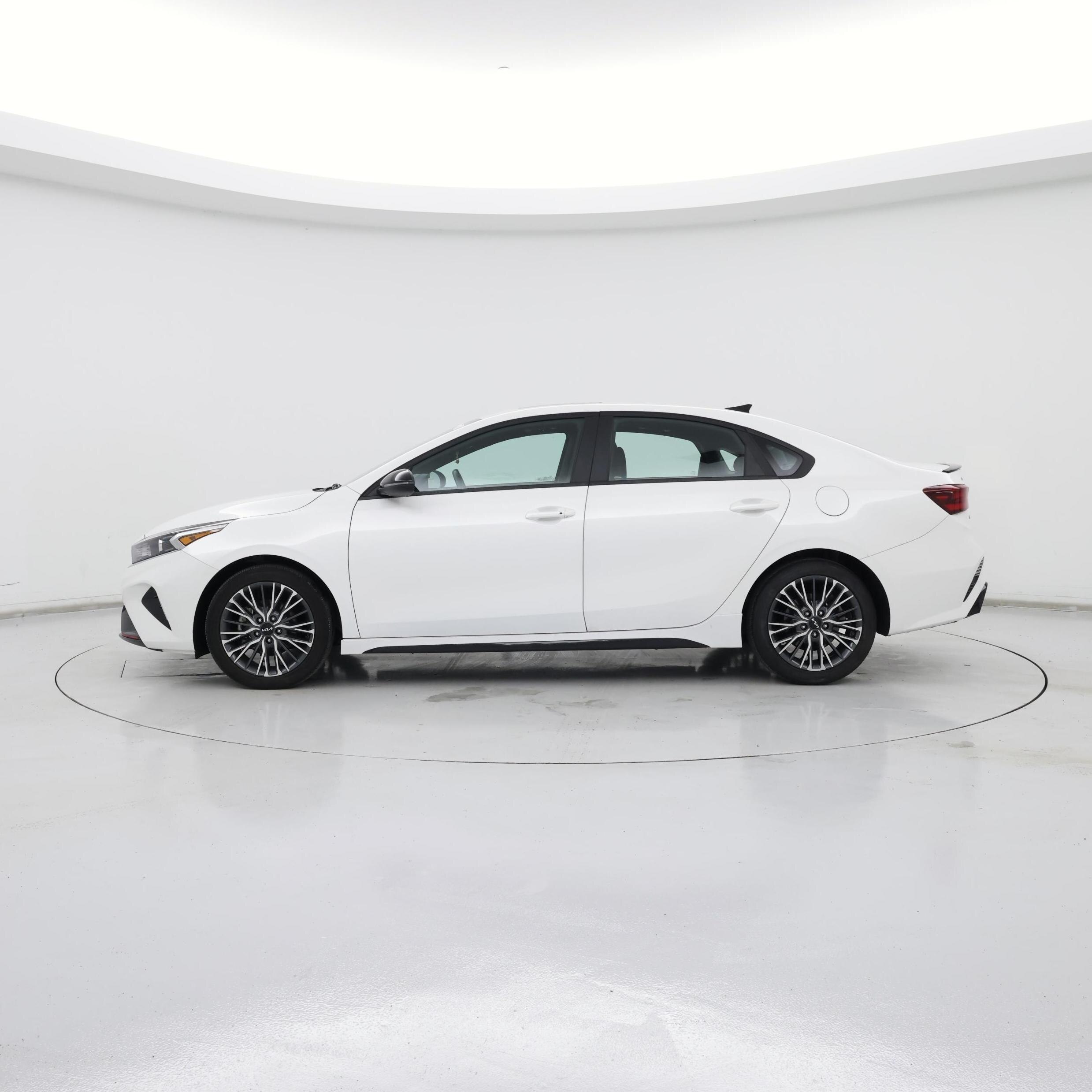 Thumbnail: 2024 Kia Forte - 3