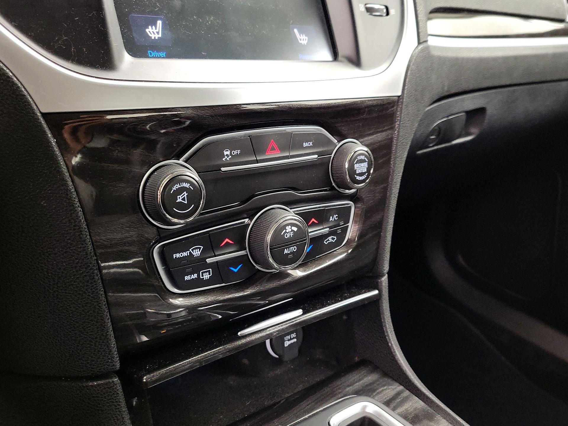 Thumbnail: 2015 Chrysler 300 - 17