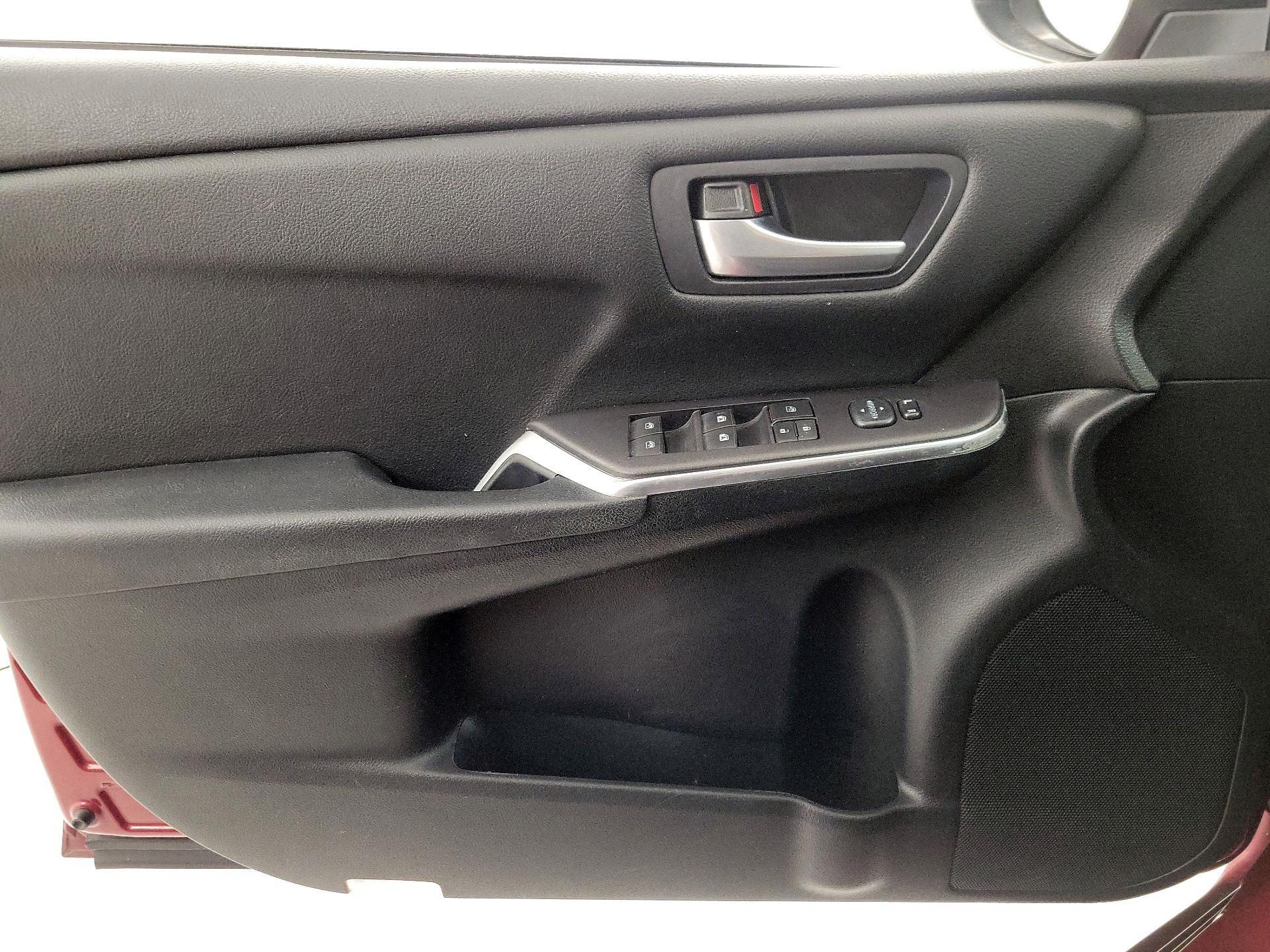 Thumbnail: 2016 Toyota Camry - 12