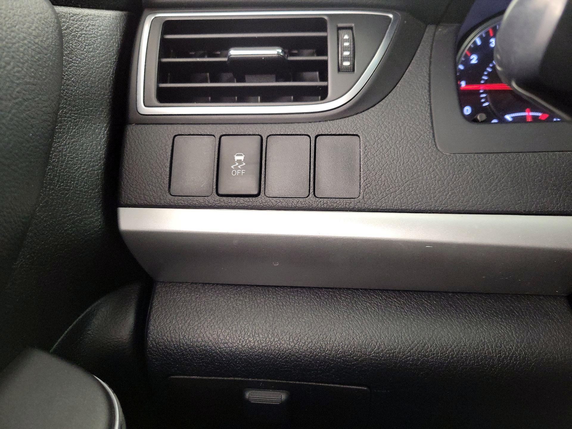 Thumbnail: 2016 Toyota Camry - 13